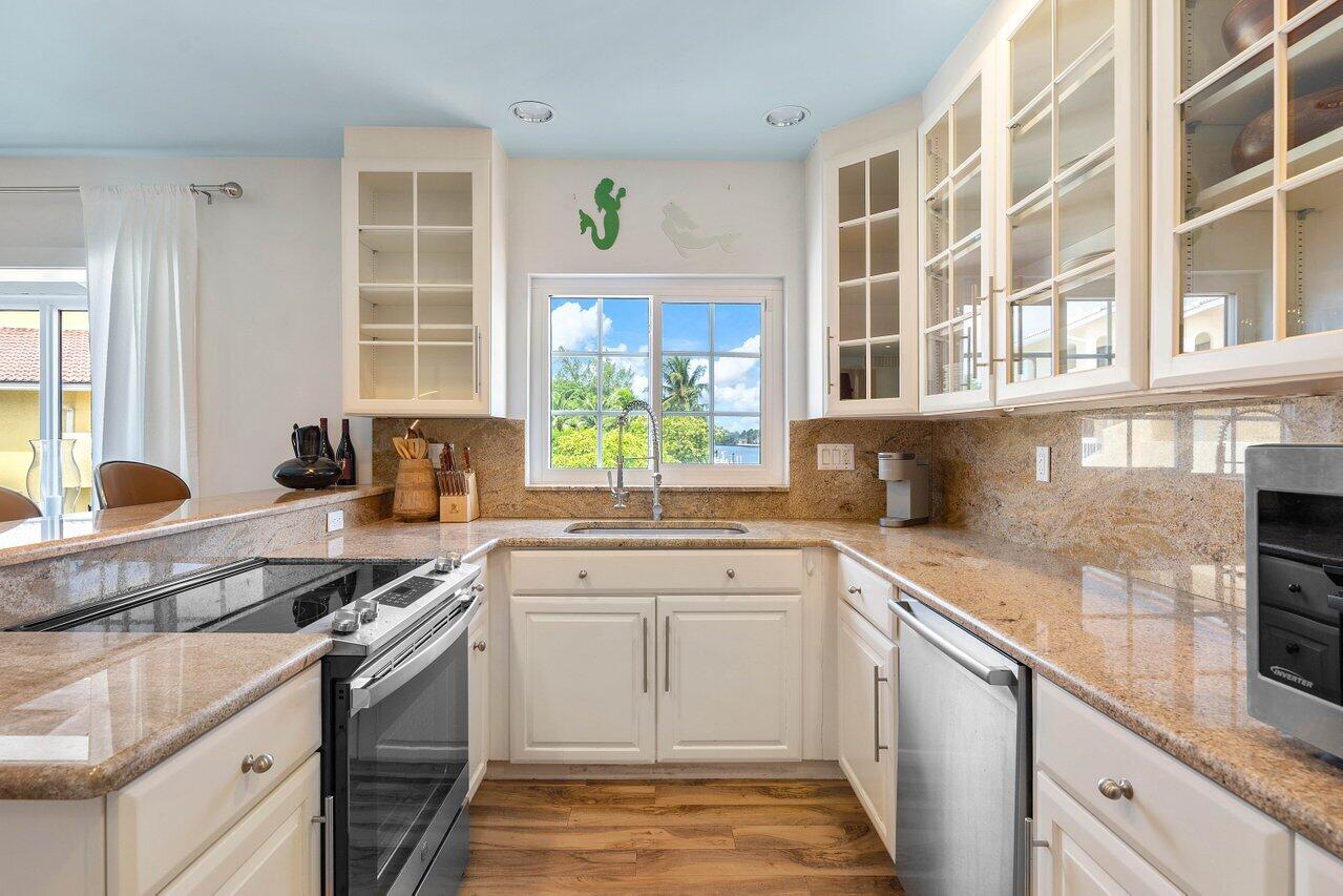 815 Palm Trail 1