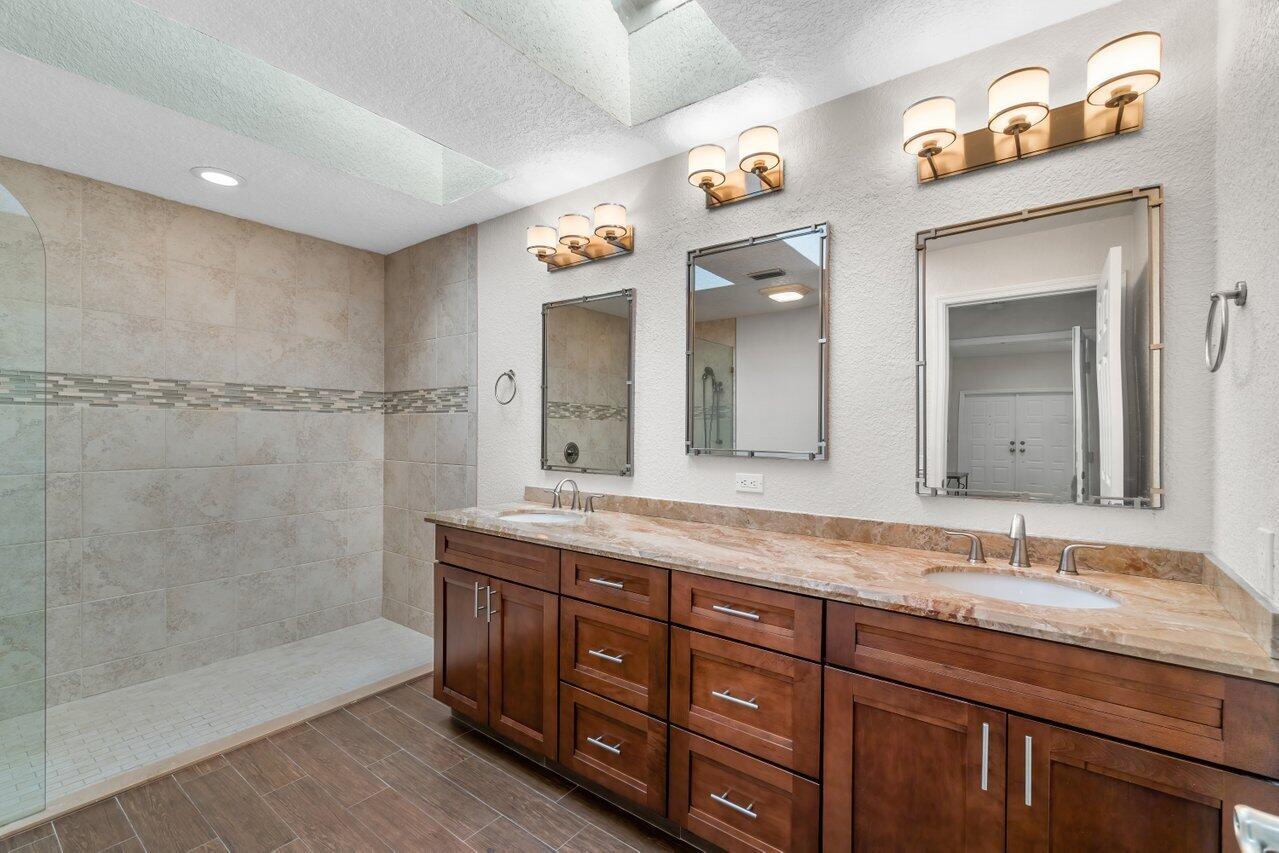 11123 Highland Circle