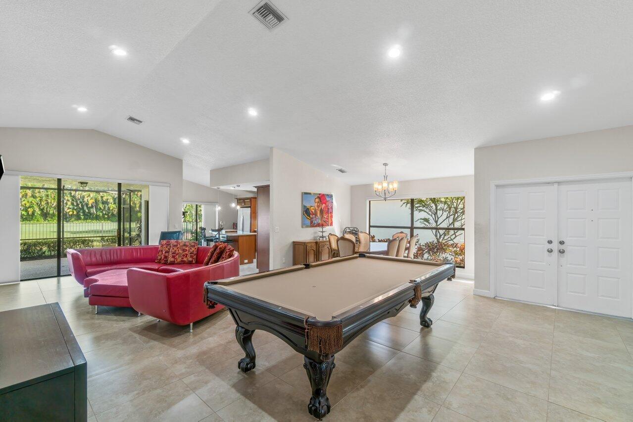 11123 Highland Circle