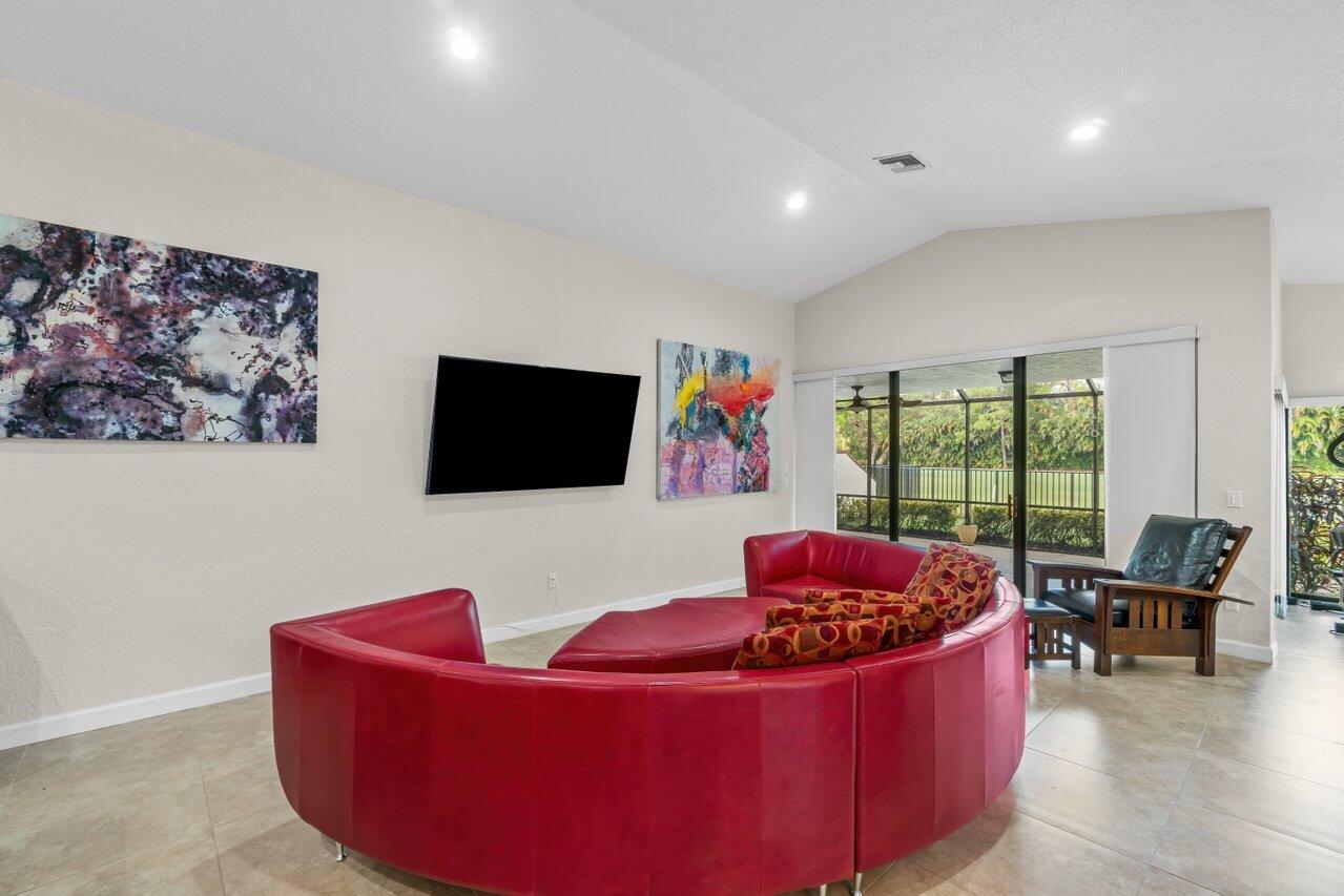 11123 Highland Circle
