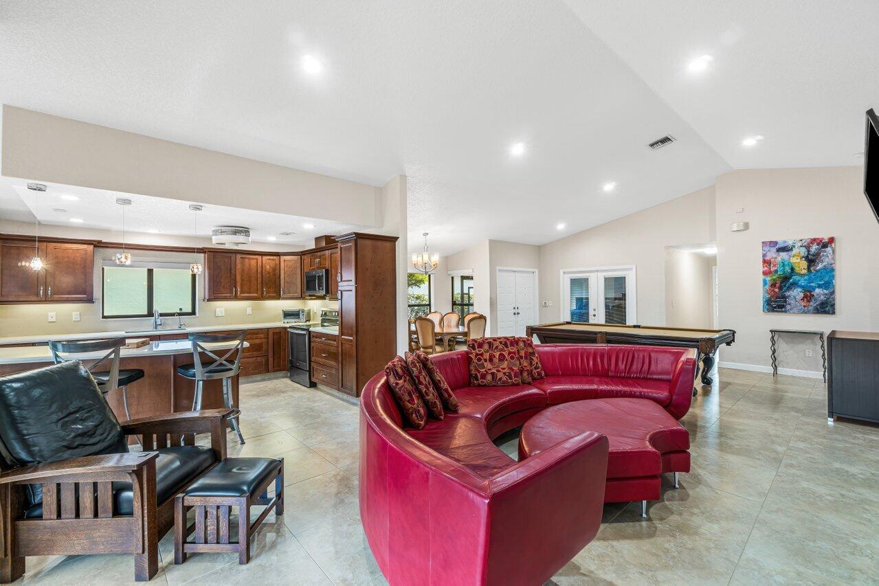11123 Highland Circle