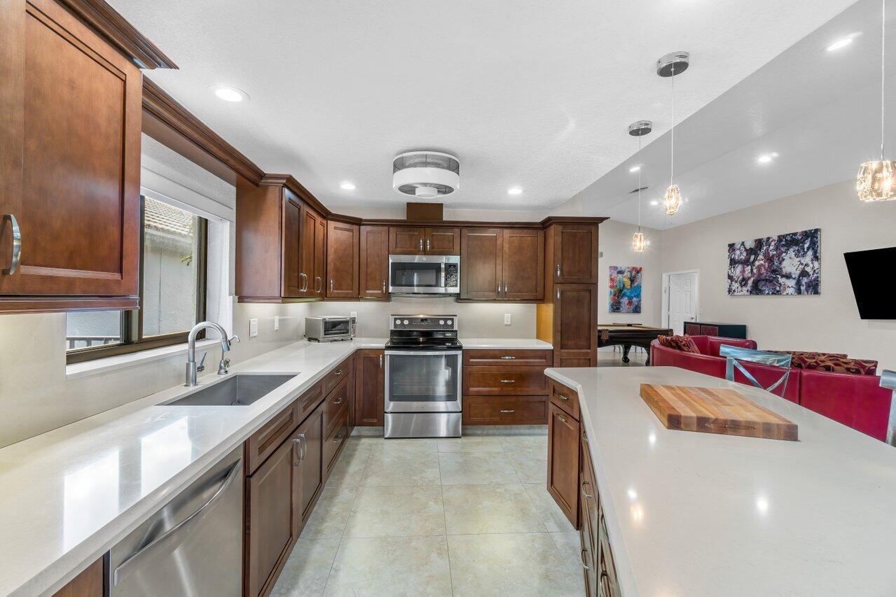 11123 Highland Circle