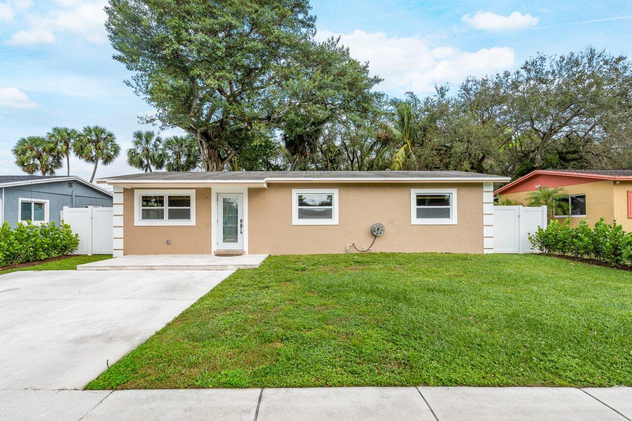 4979 SW 4th Street