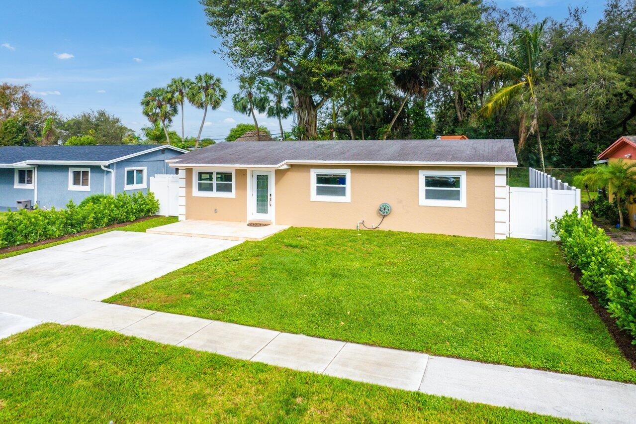 4979 SW 4th Street