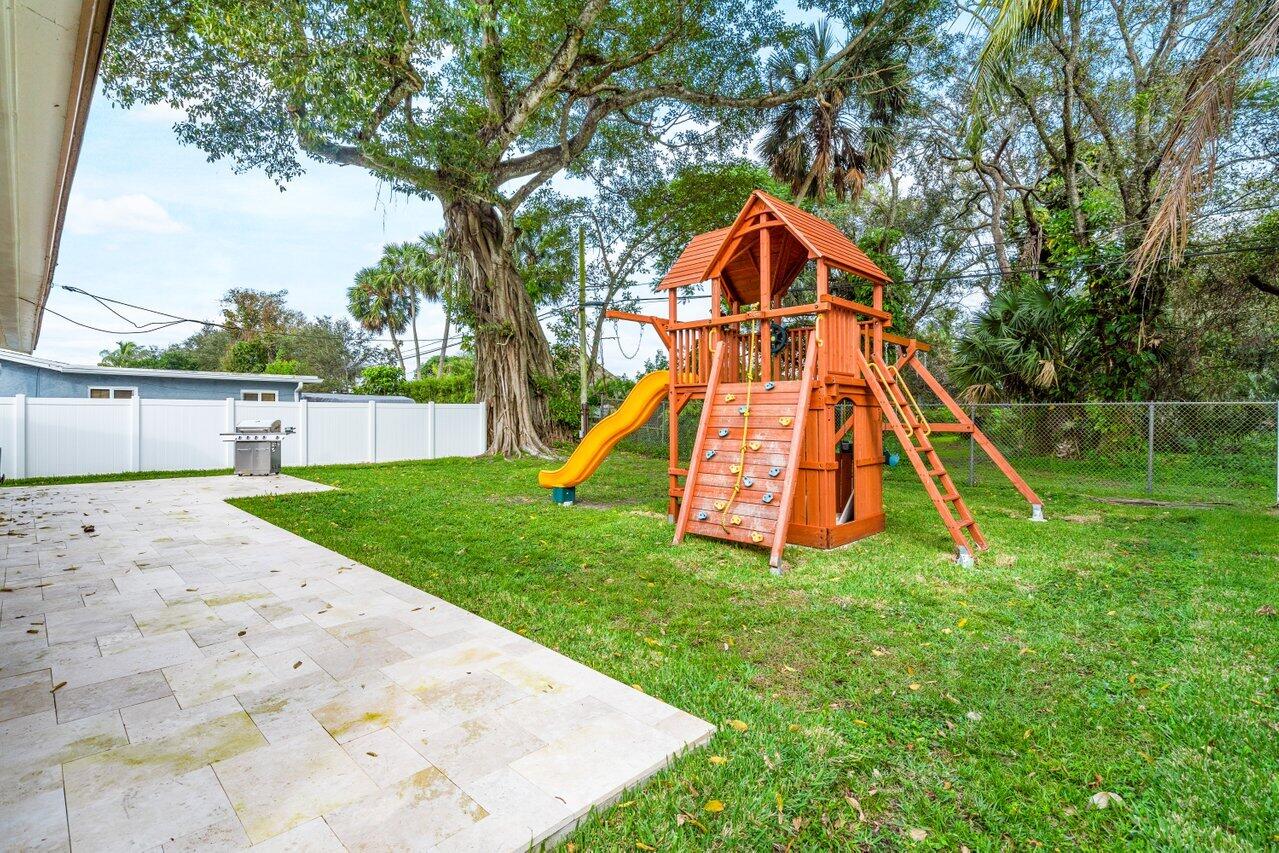4979 SW 4th Street