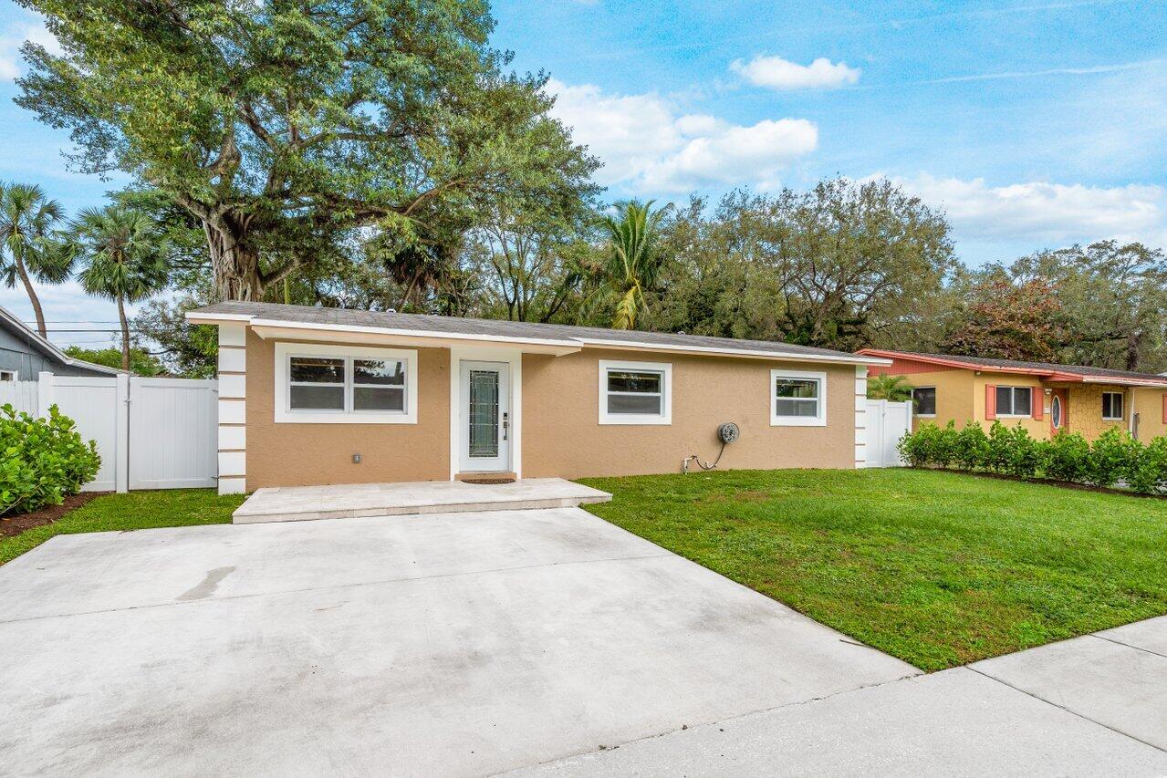 4979 SW 4th Street