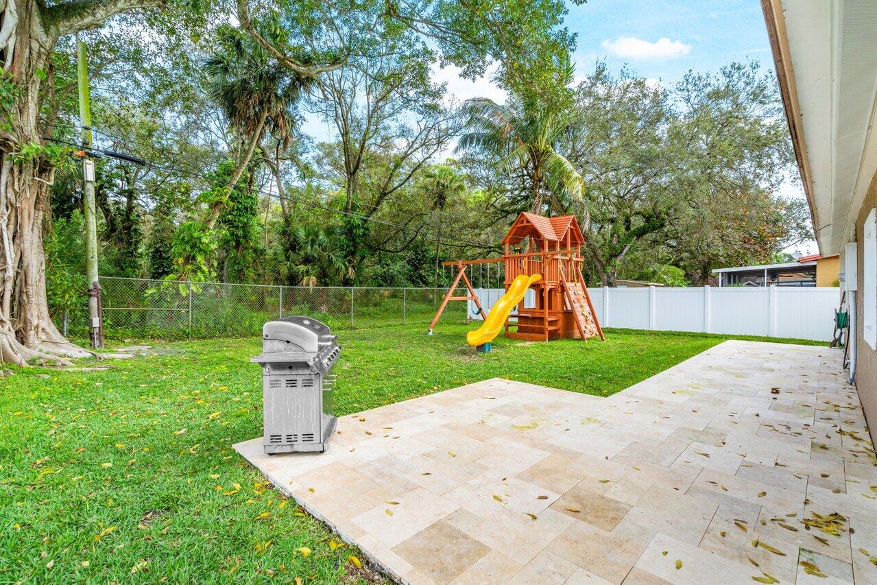 4979 SW 4th Street