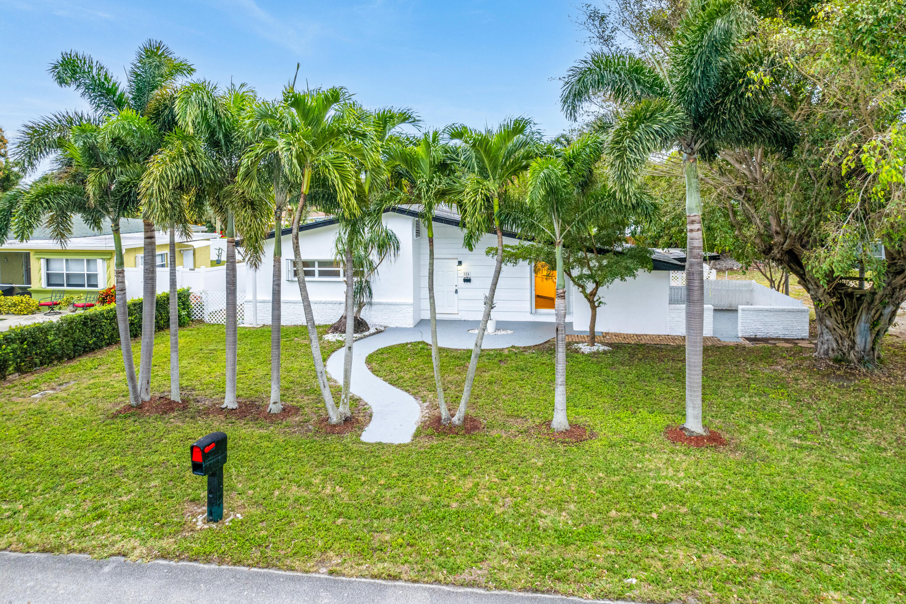 124 SW 8th Court