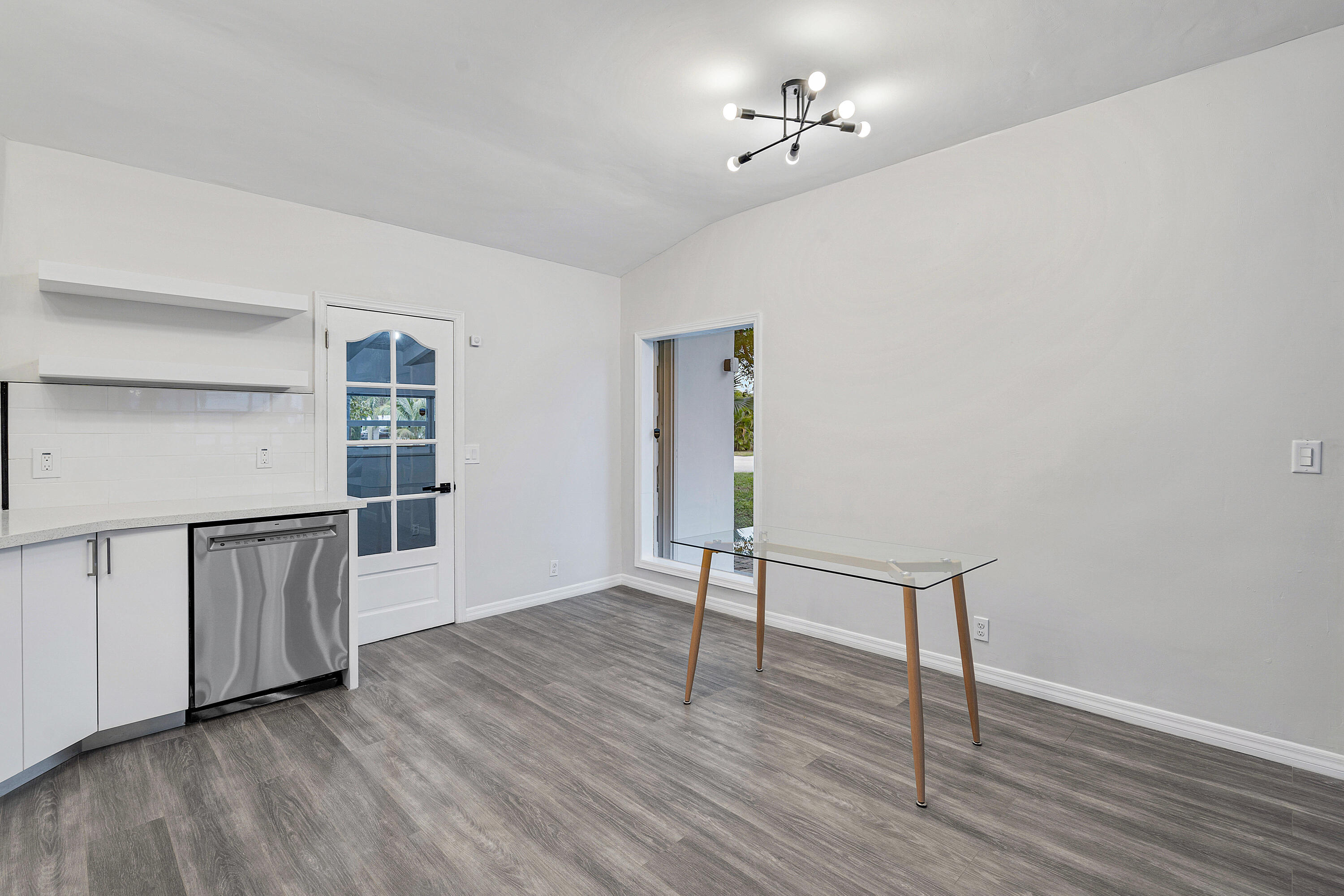 124 SW 8th Court