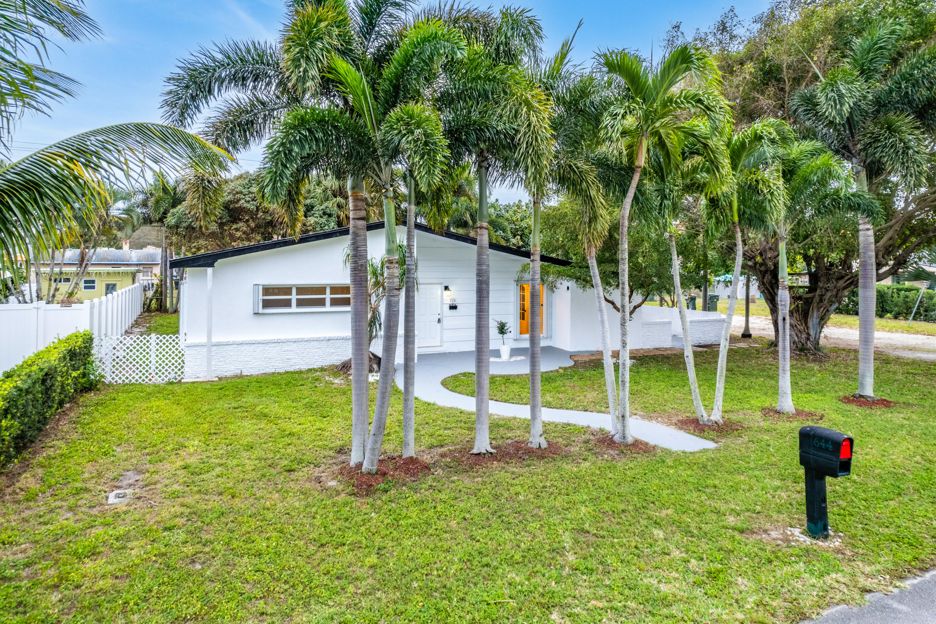 124 SW 8th Court