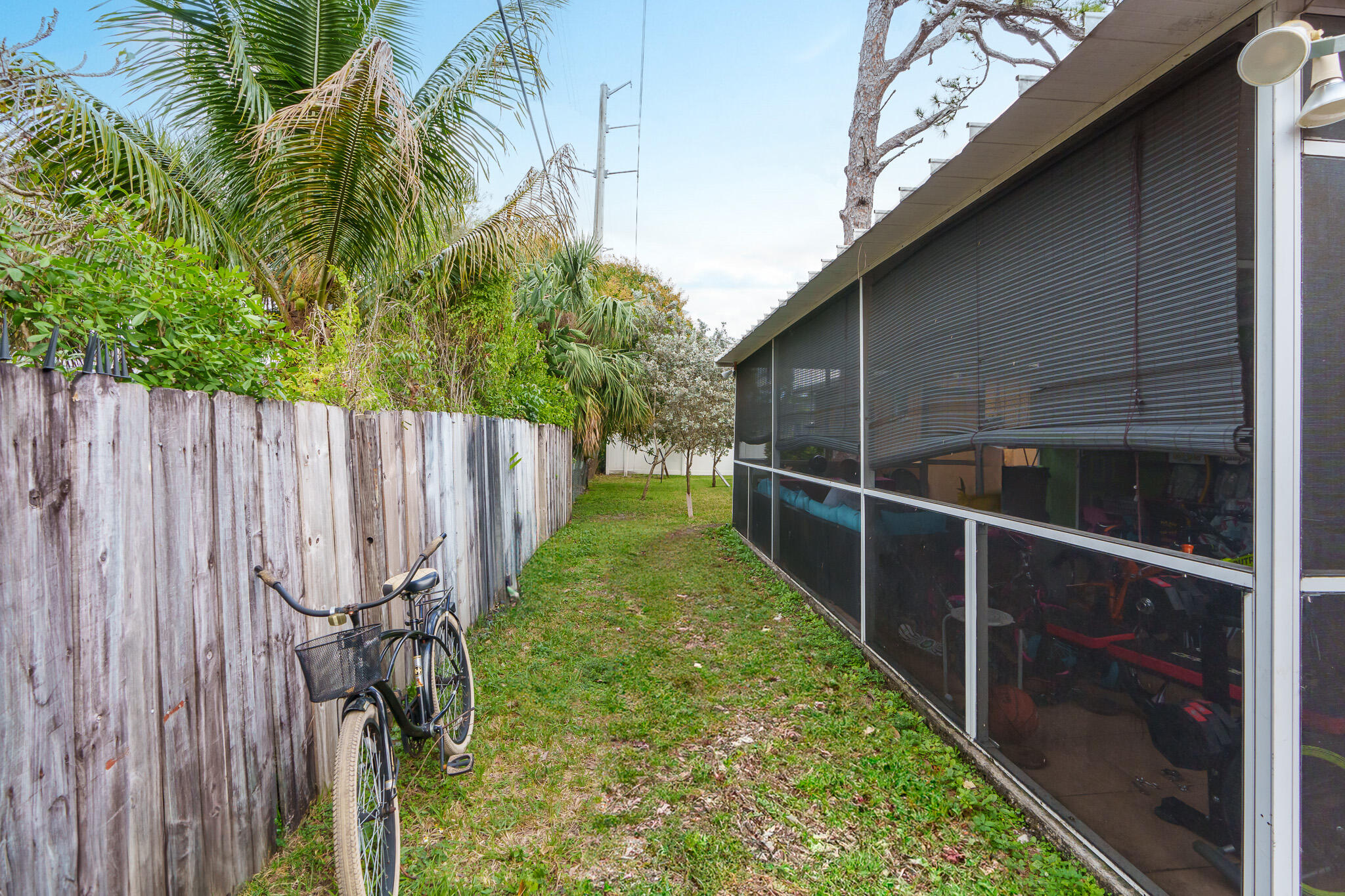 2839 NW 9th Court