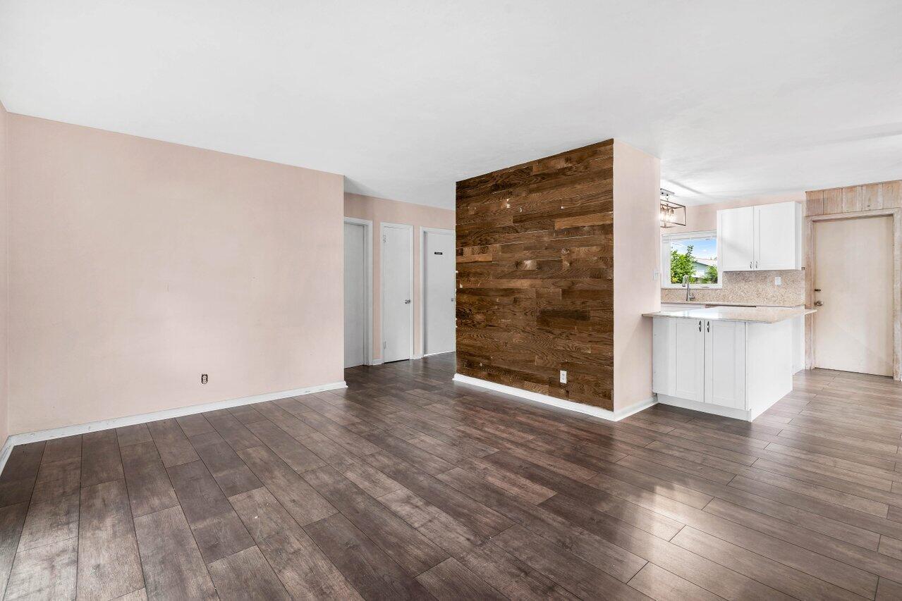 298 SW 2nd Street