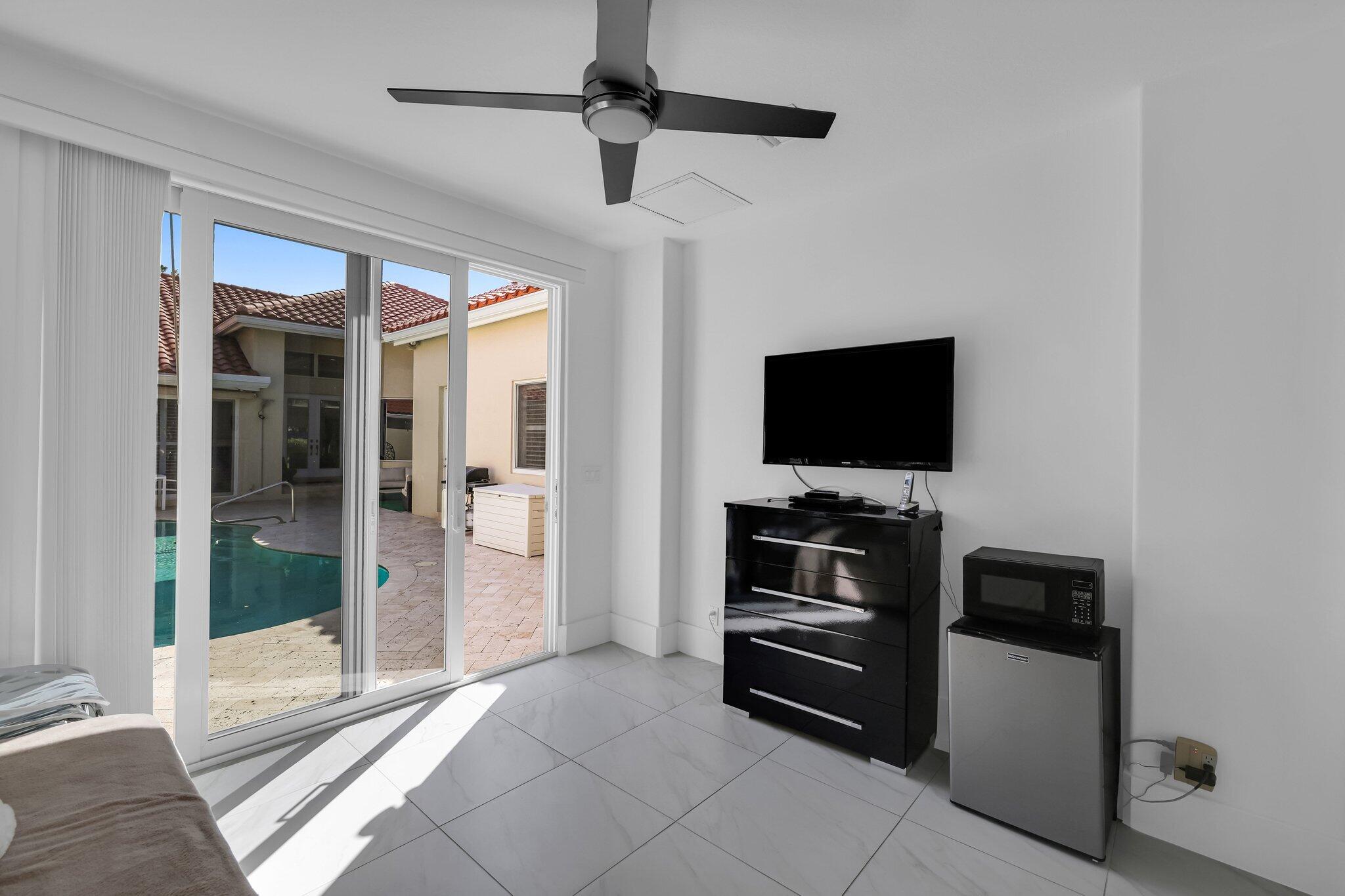 7434 Campo Florido