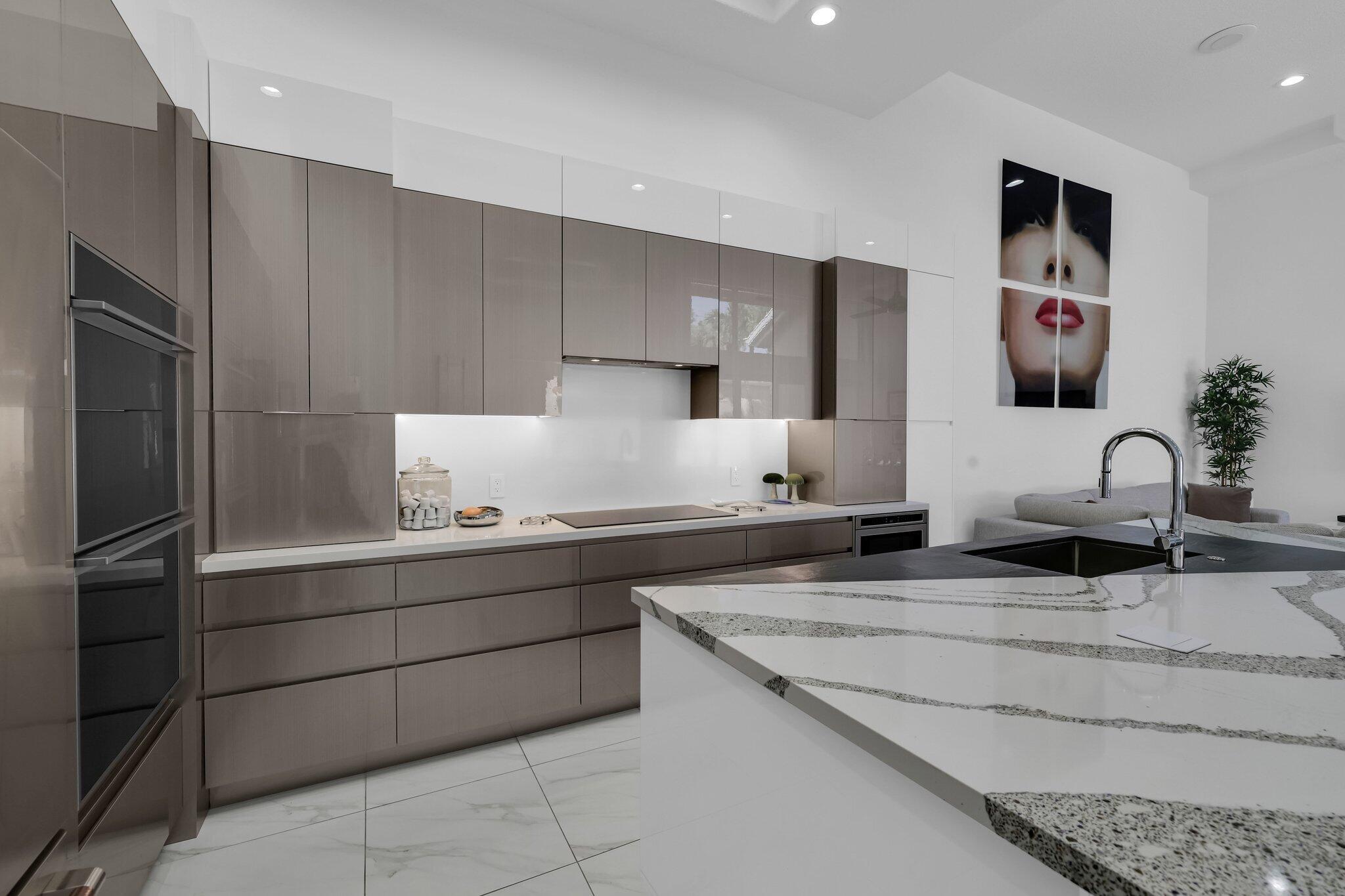 7434 Campo Florido