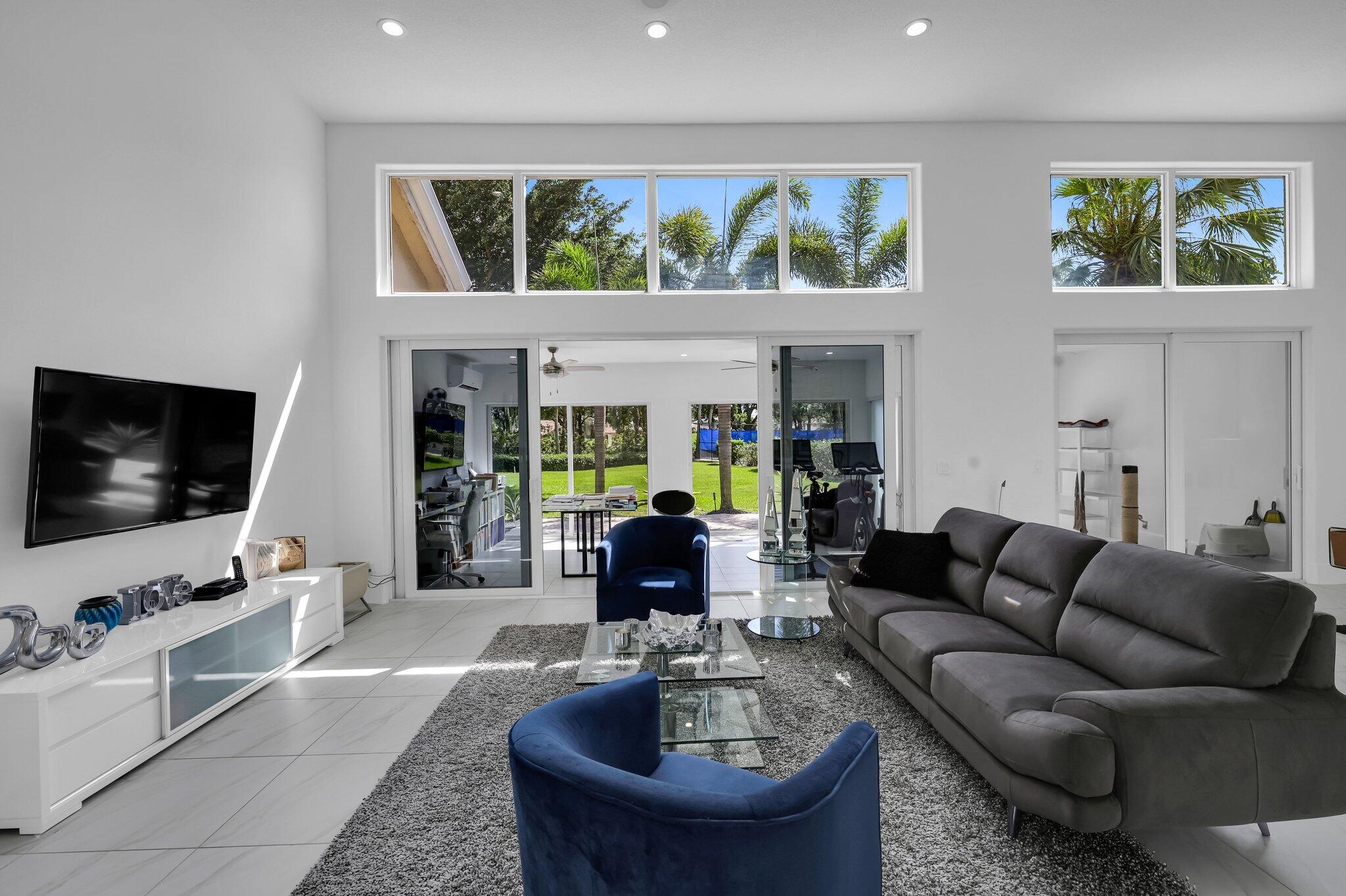 7434 Campo Florido