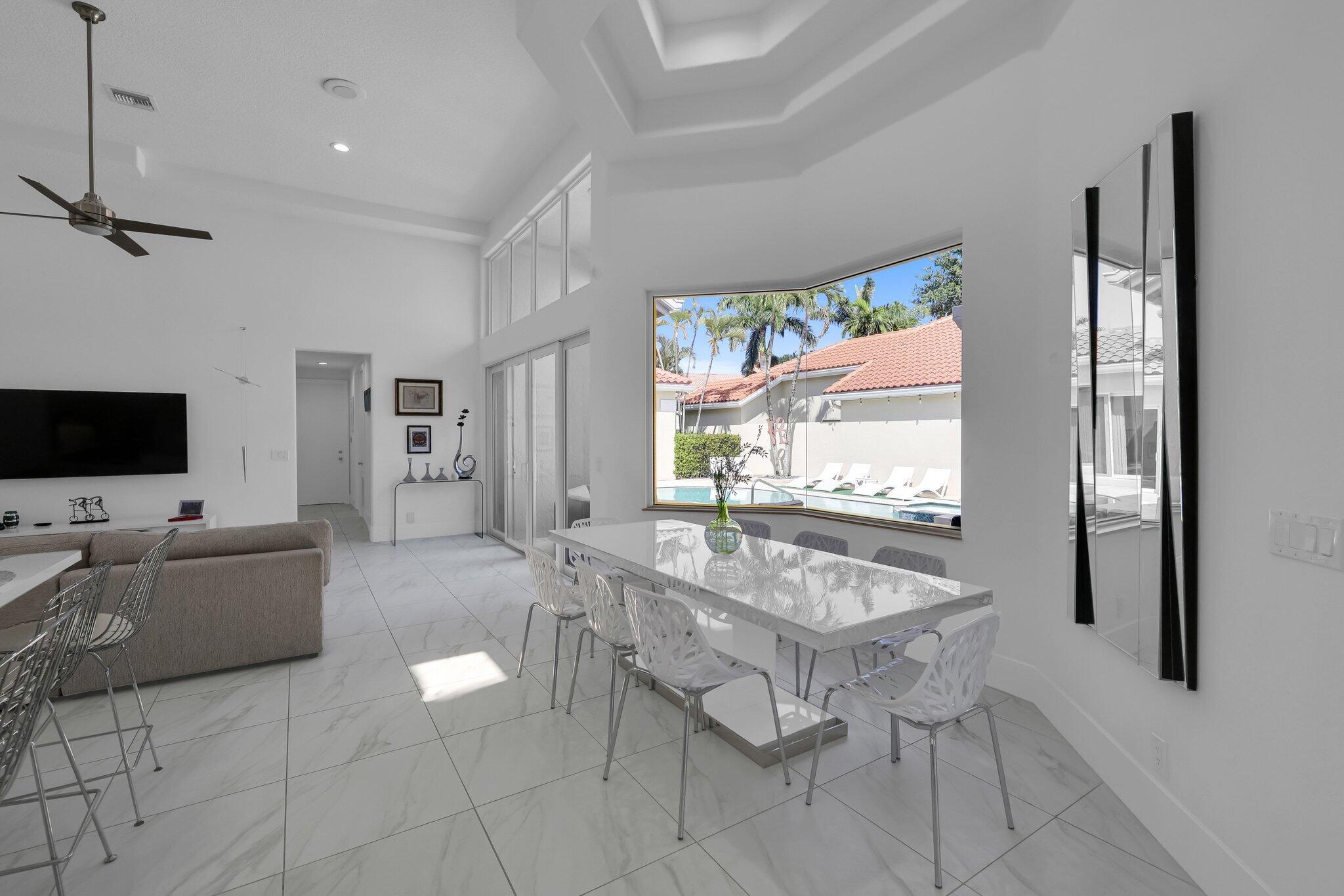 7434 Campo Florido