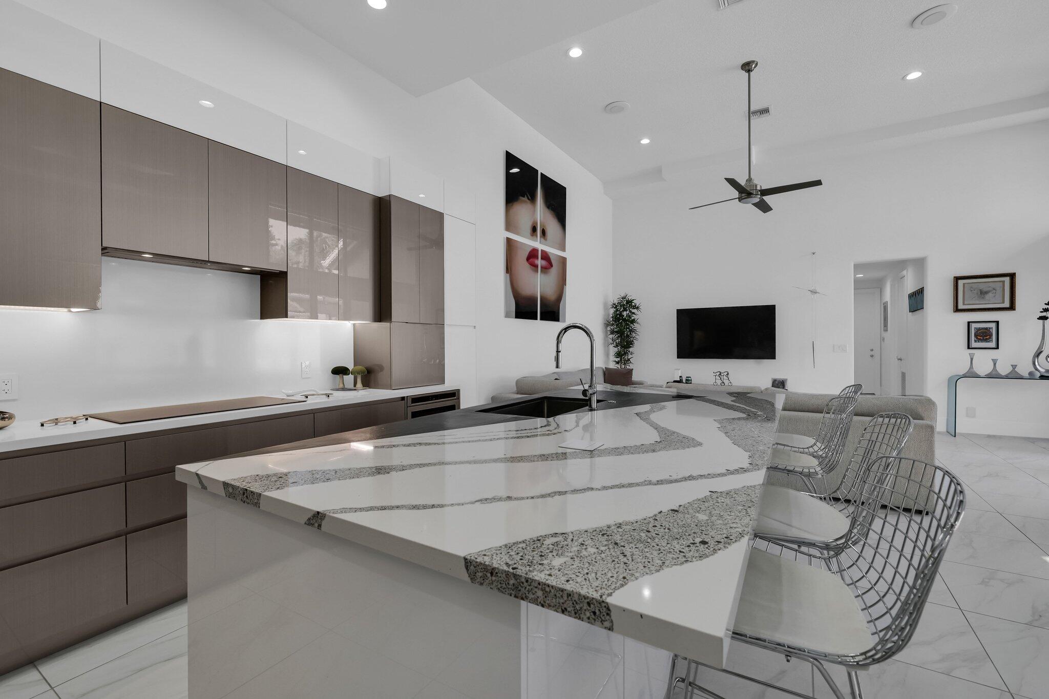 7434 Campo Florido
