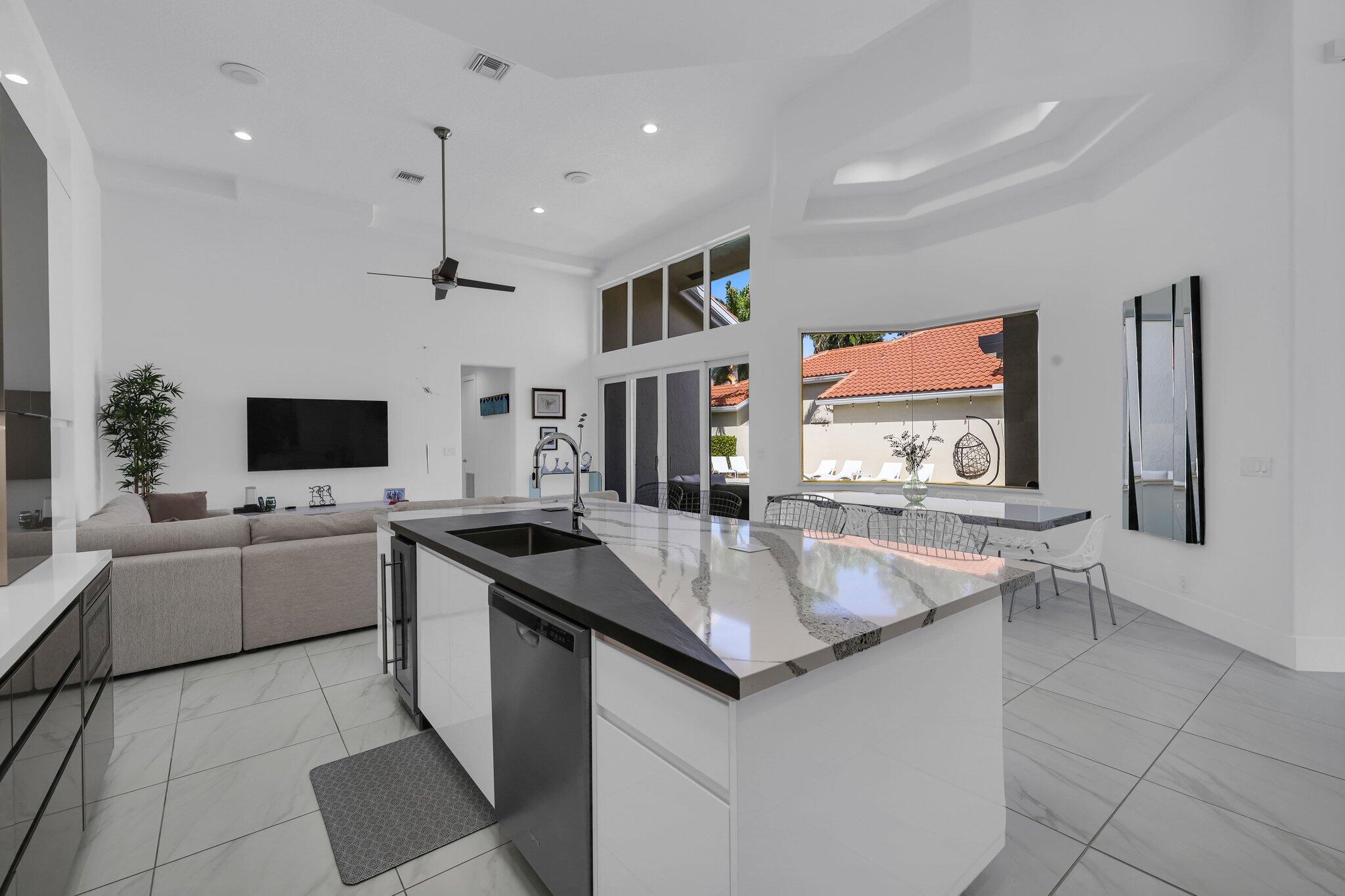 7434 Campo Florido