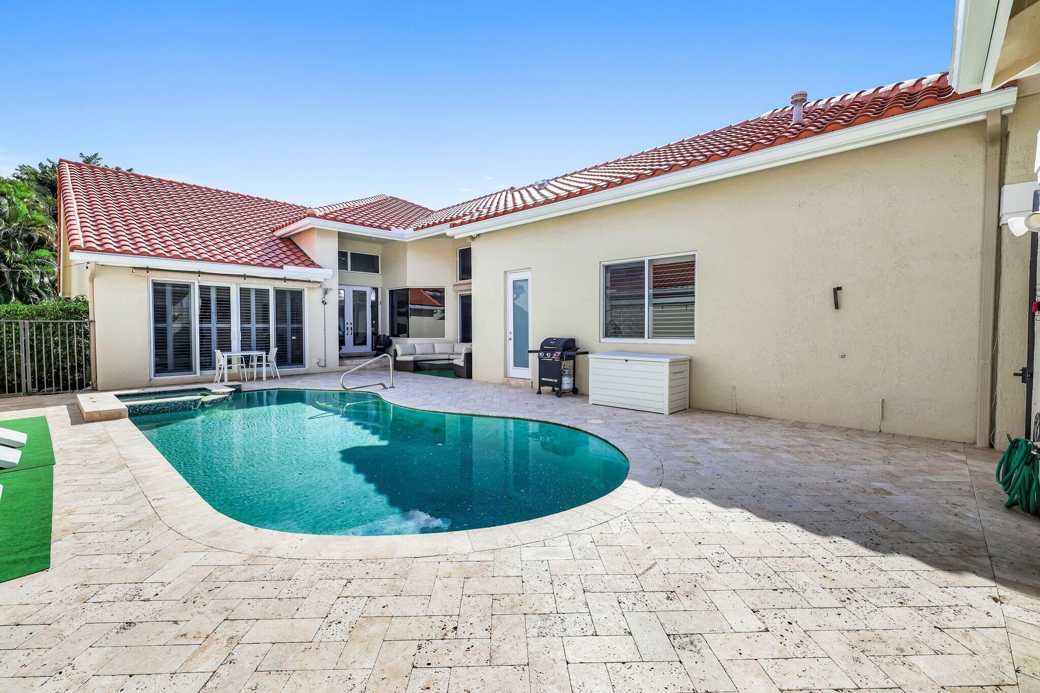 7434 Campo Florido