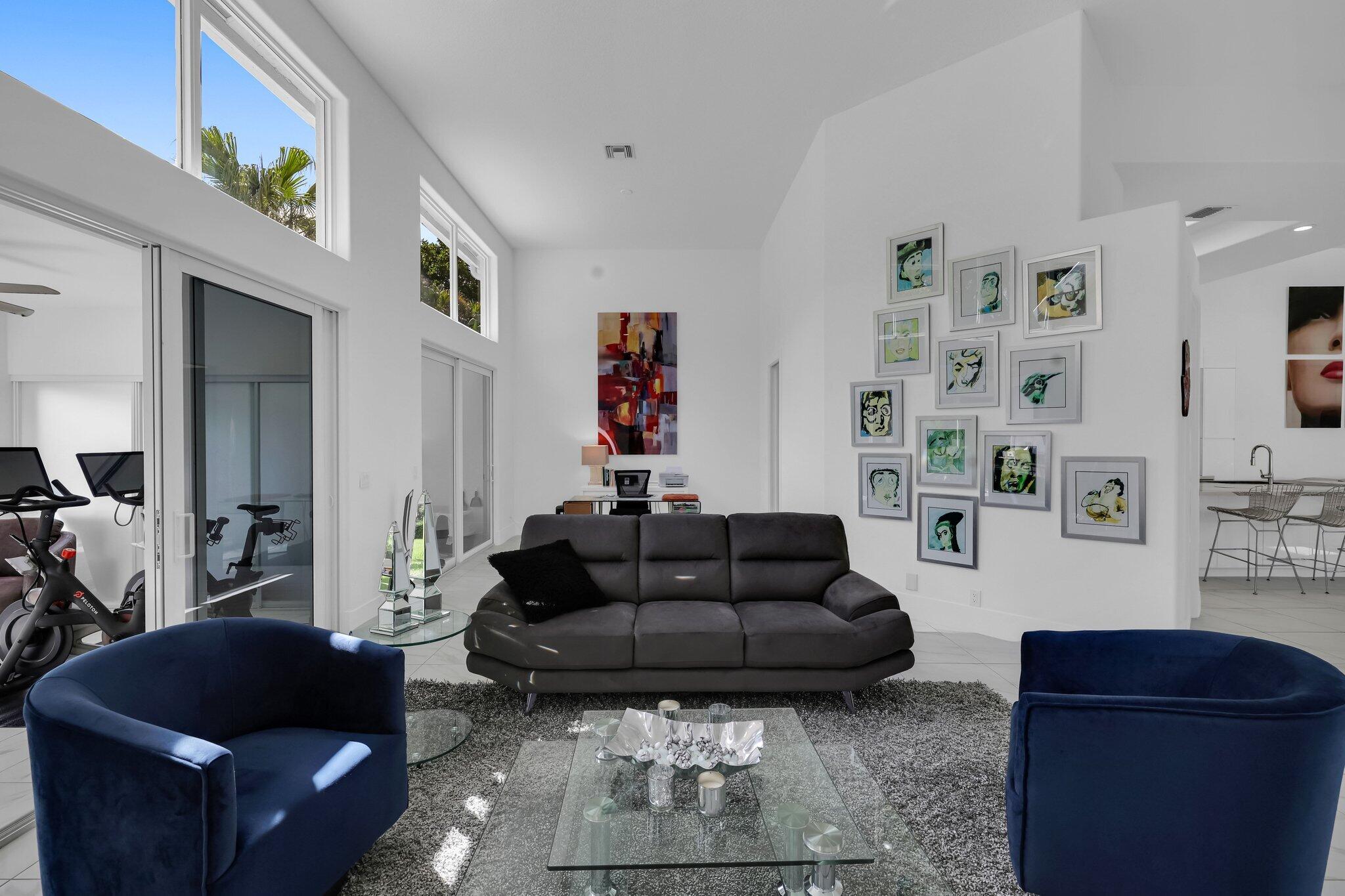 7434 Campo Florido