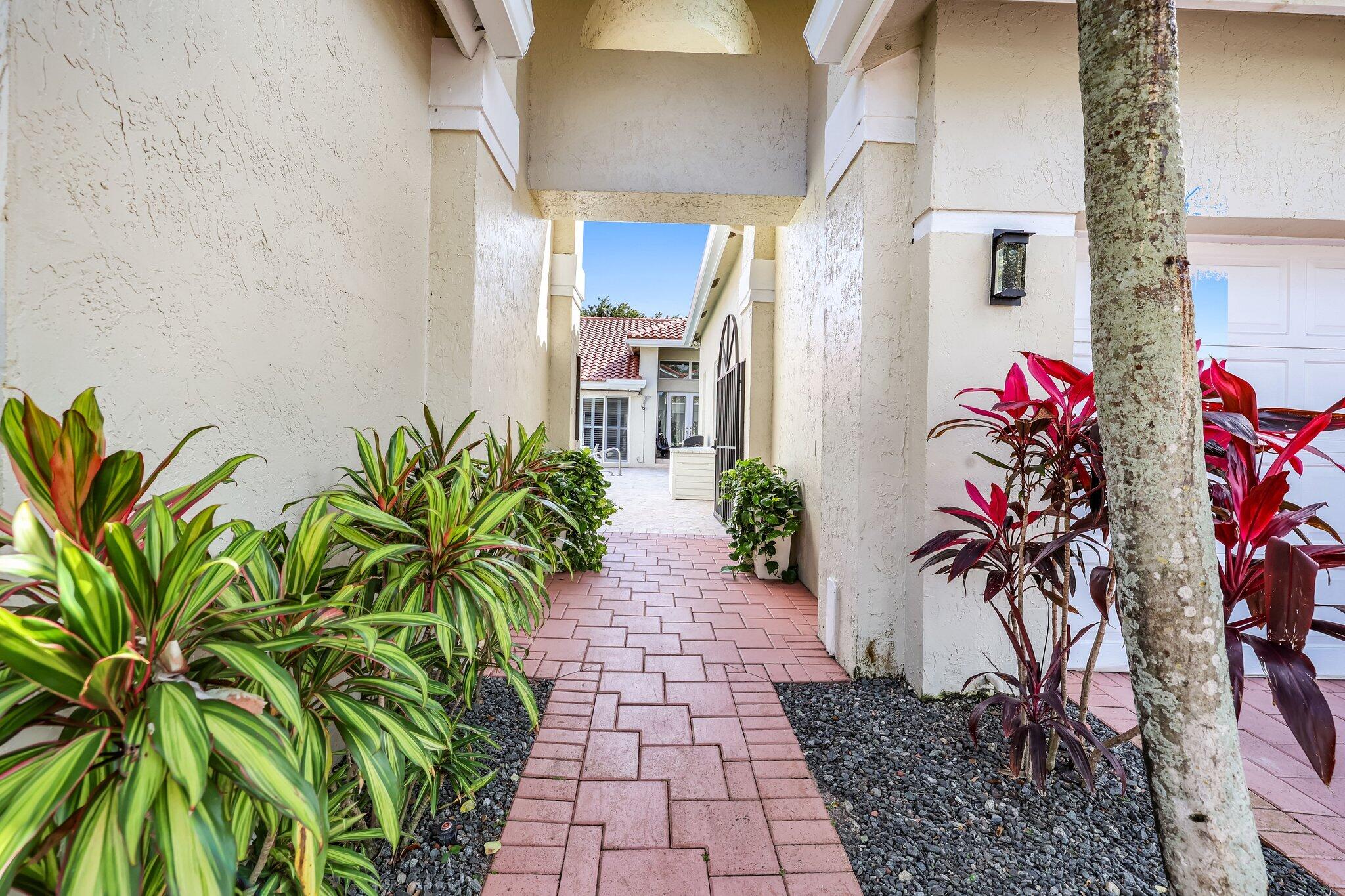 7434 Campo Florido