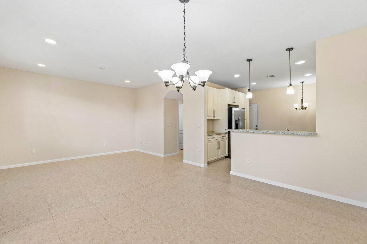 4701 N Prive Circle