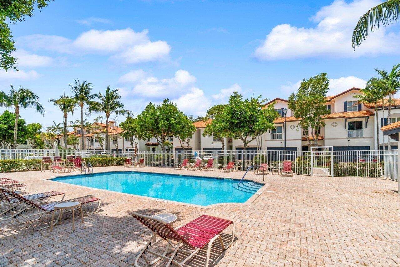 4701 N Prive Circle