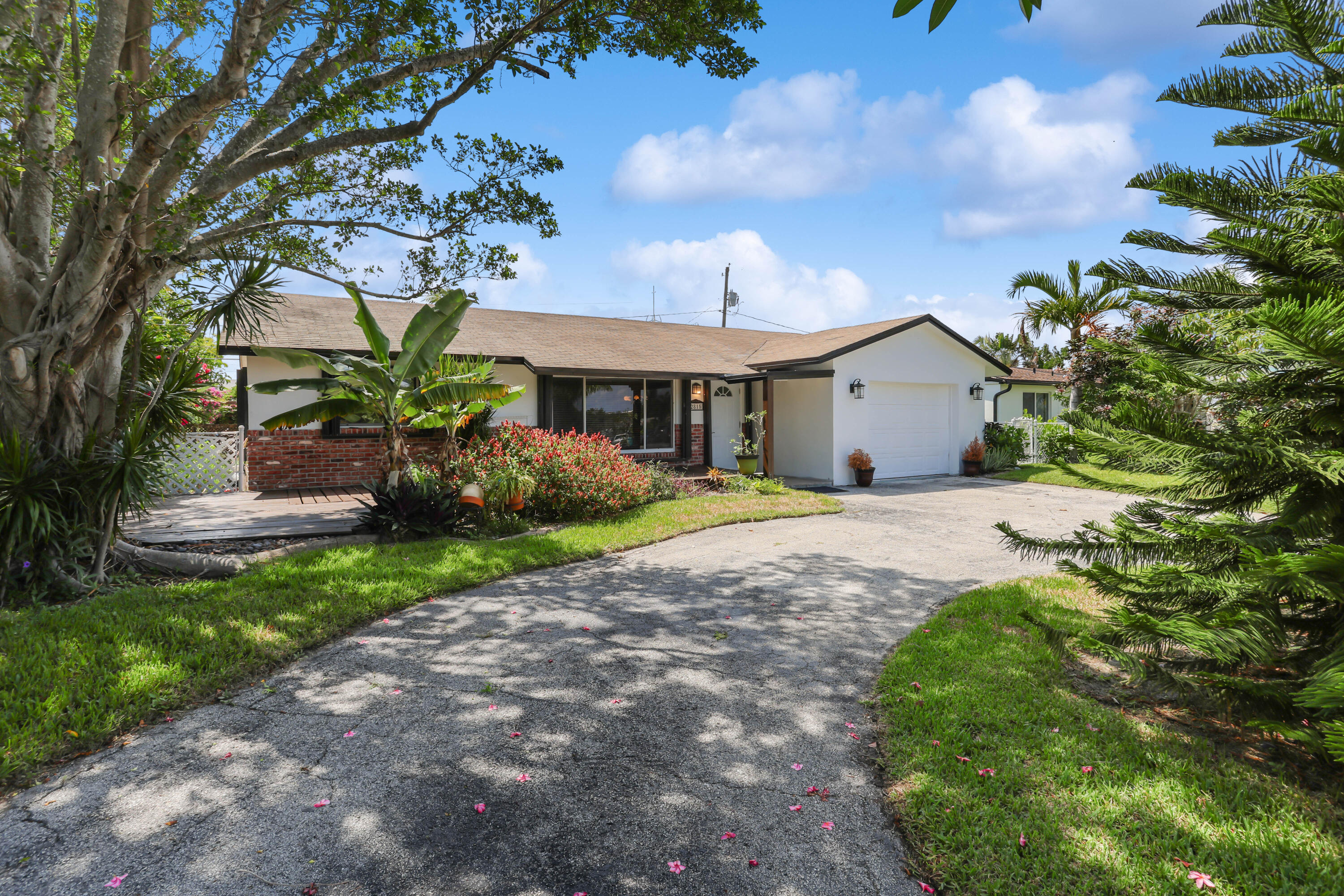 2815 SE 1st Court