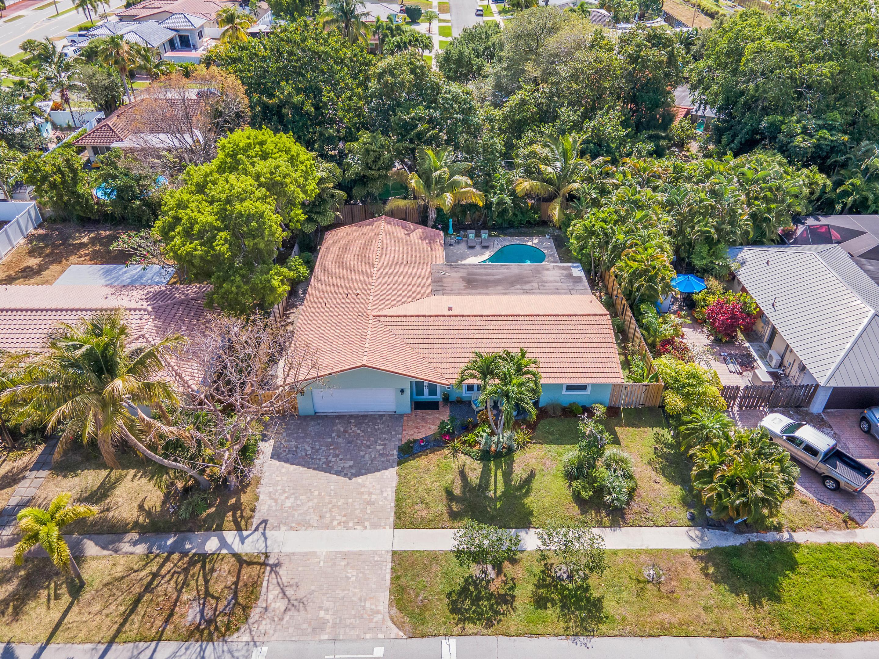 698 SW 15th Avenue