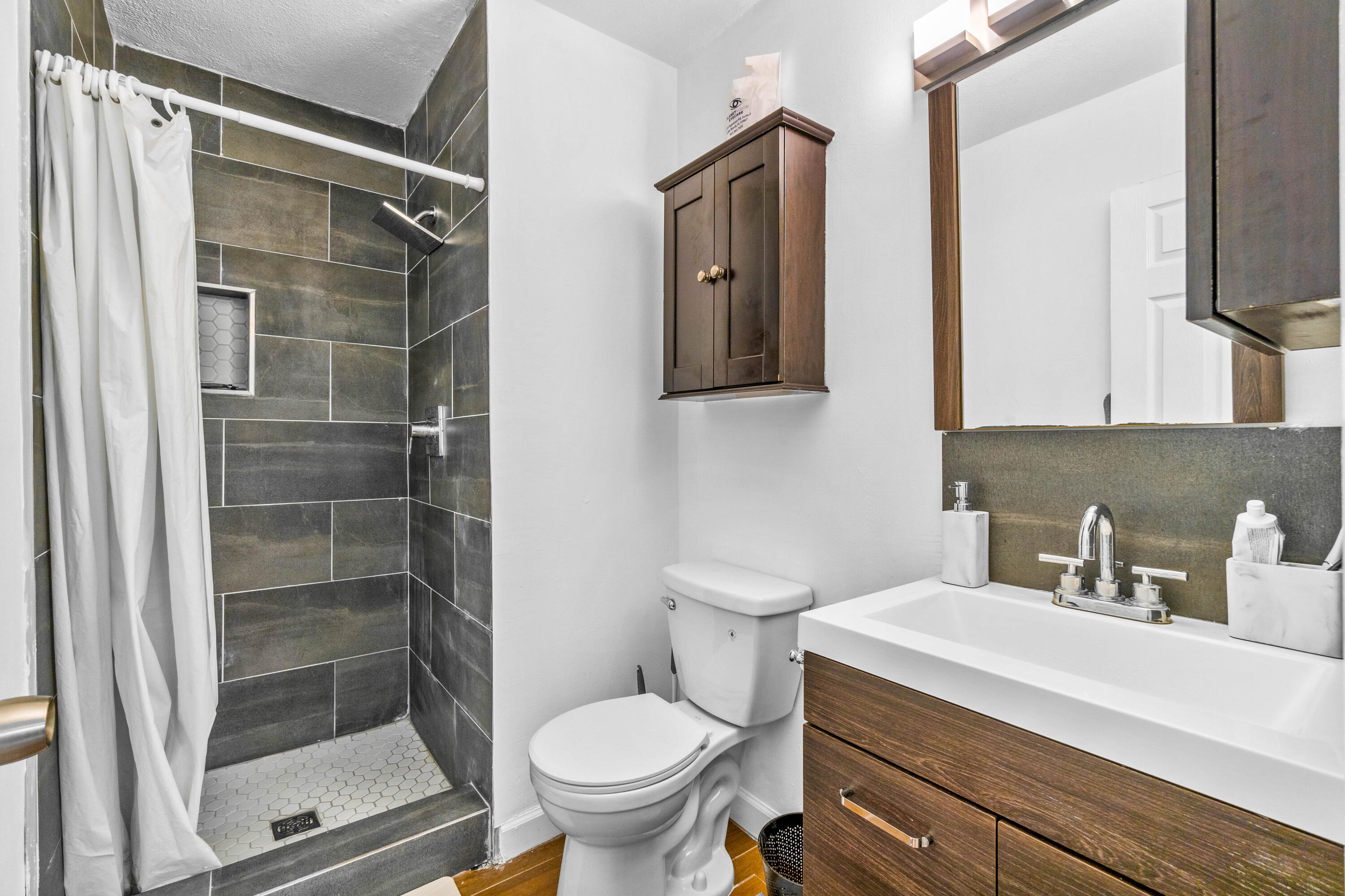 3703 Inlet Circle