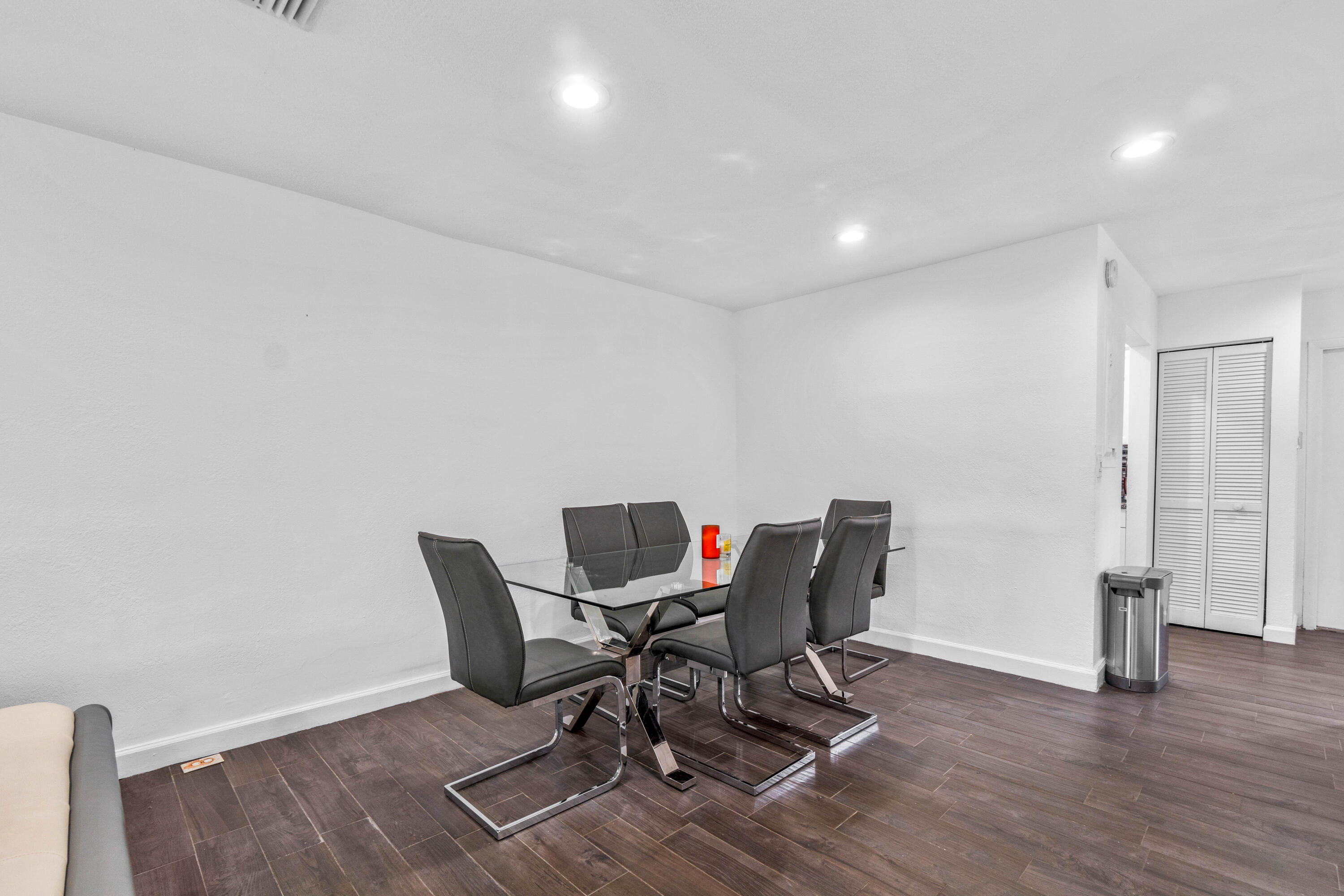 3703 Inlet Circle