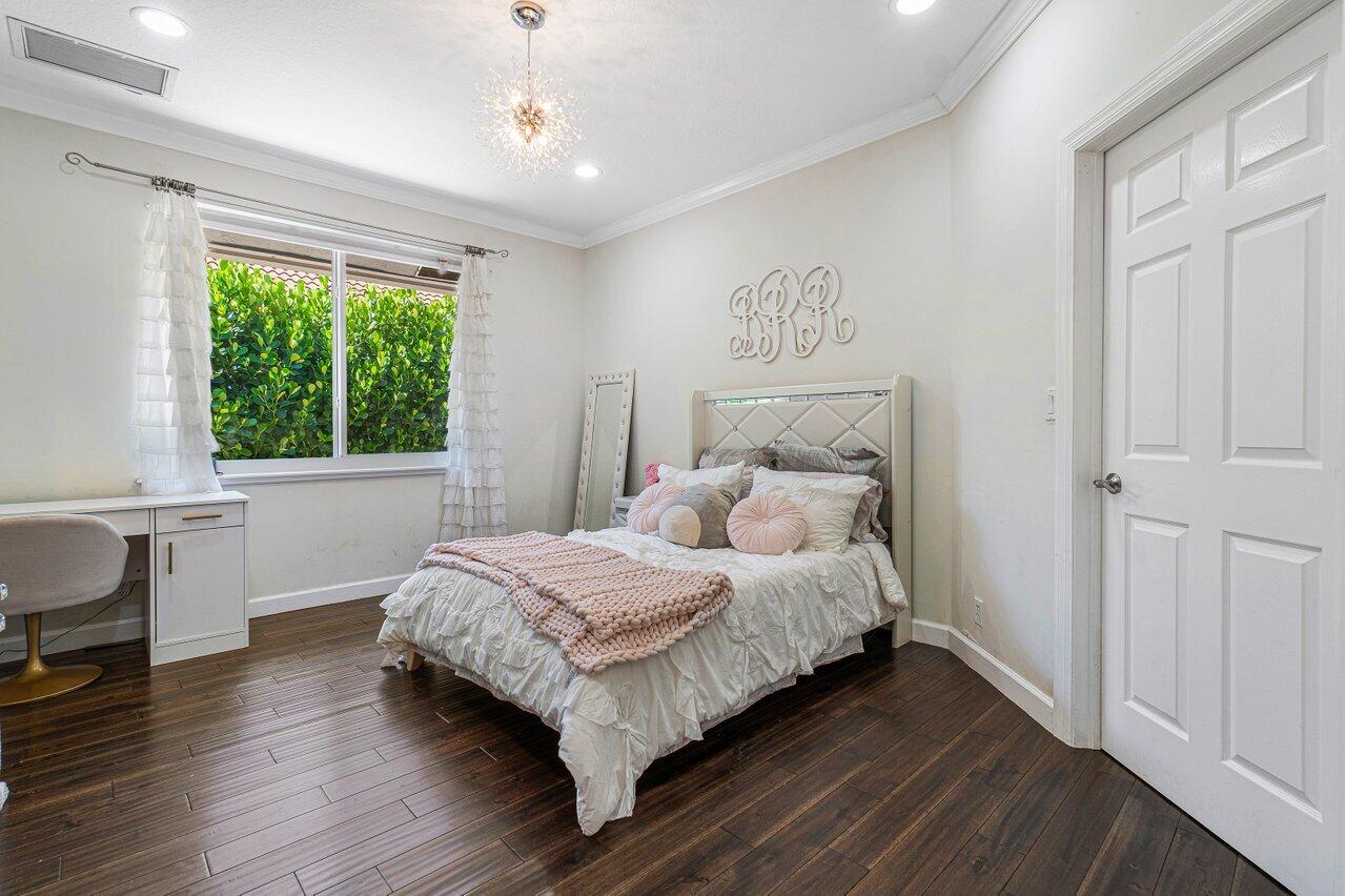 5761 Paddington Way
