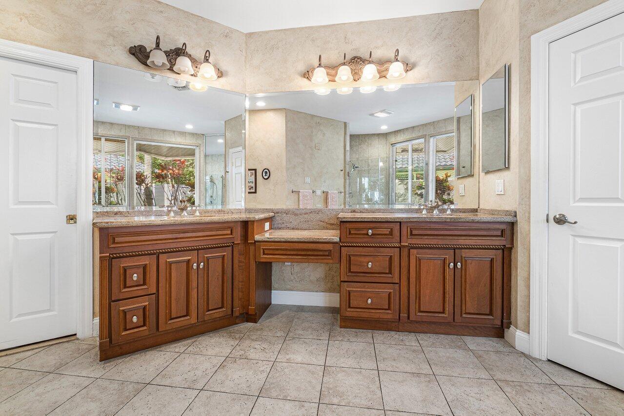 5761 Paddington Way