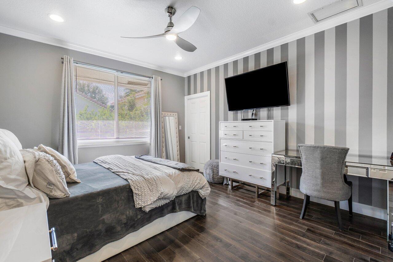 5761 Paddington Way