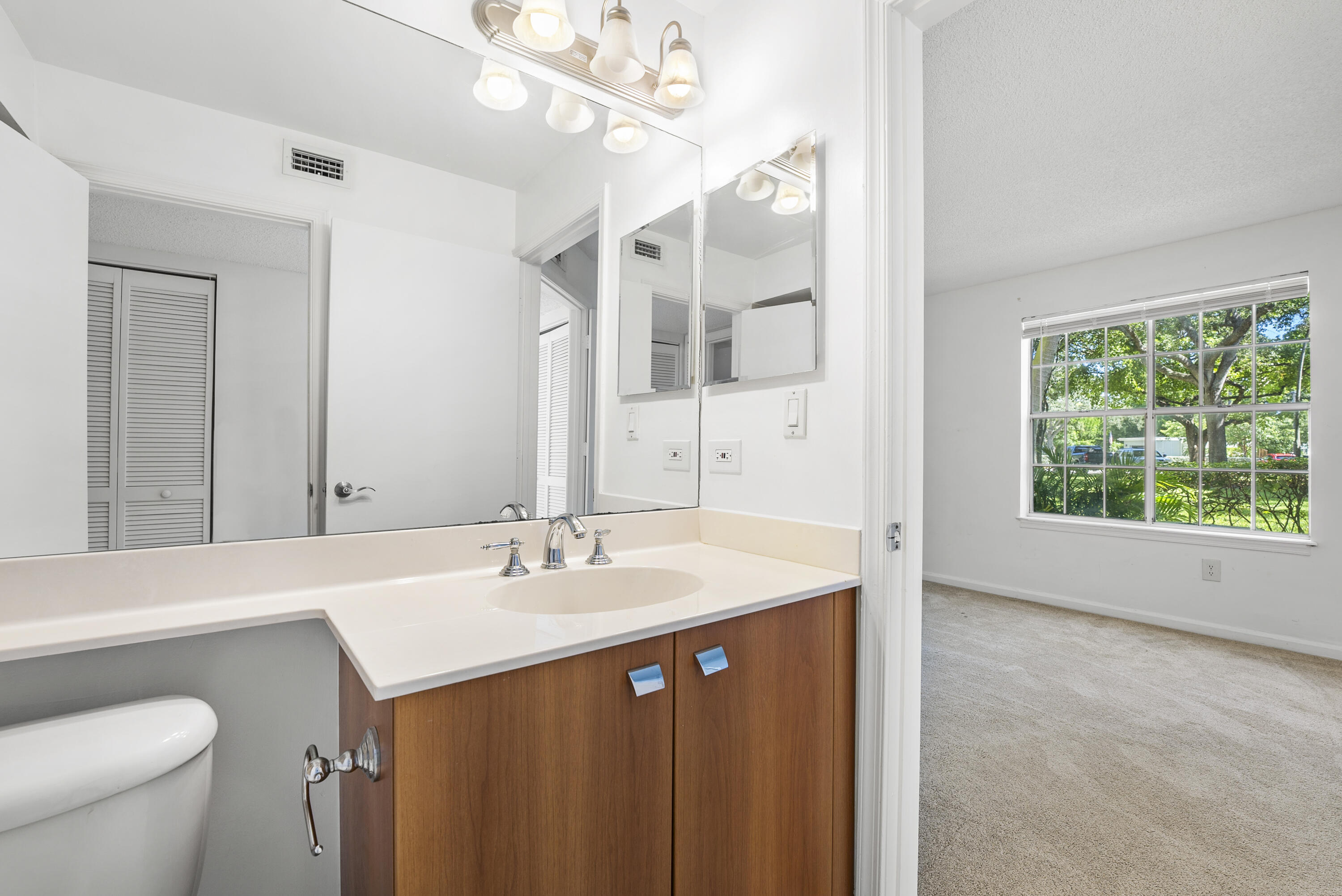 1001 Crystal Way O