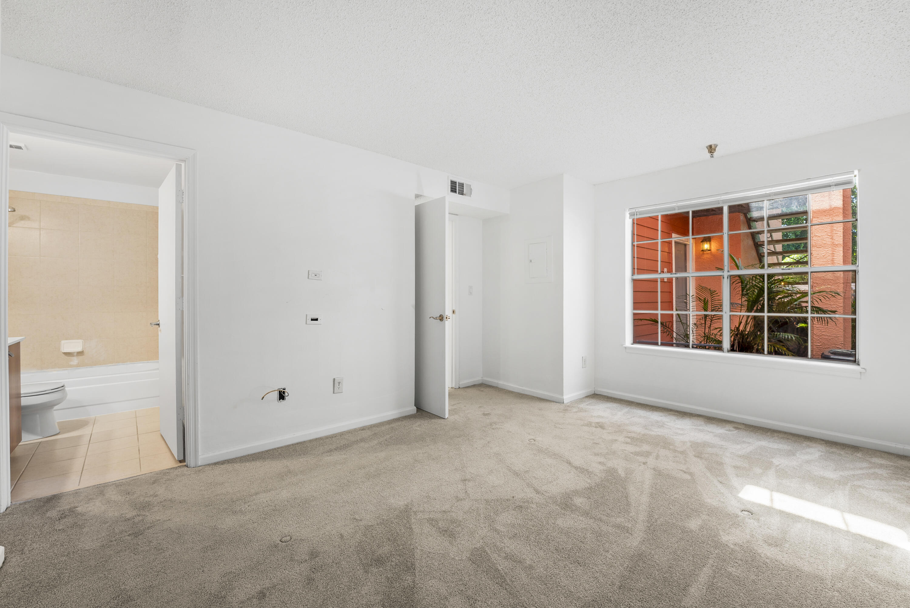 1001 Crystal Way O
