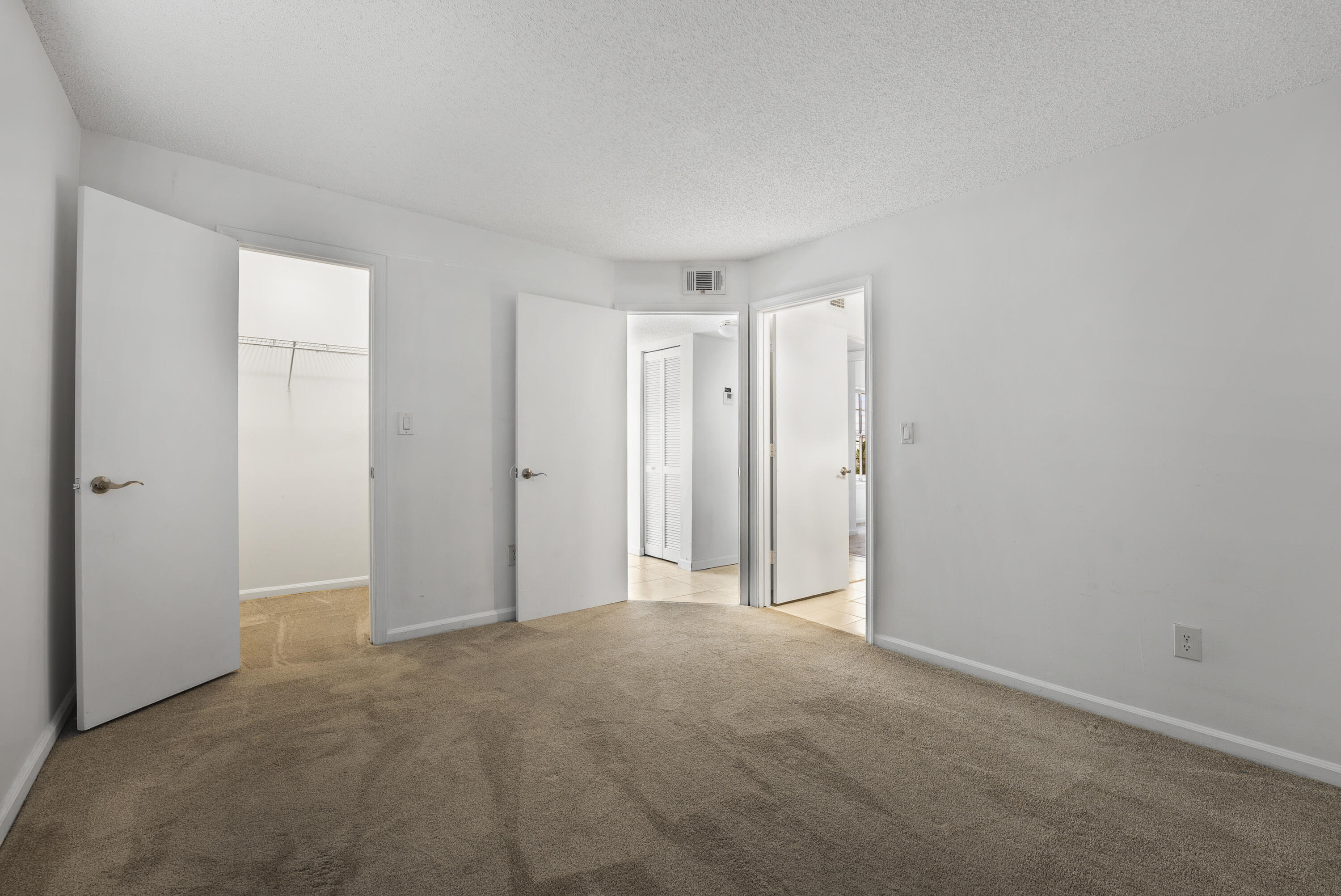 1001 Crystal Way O