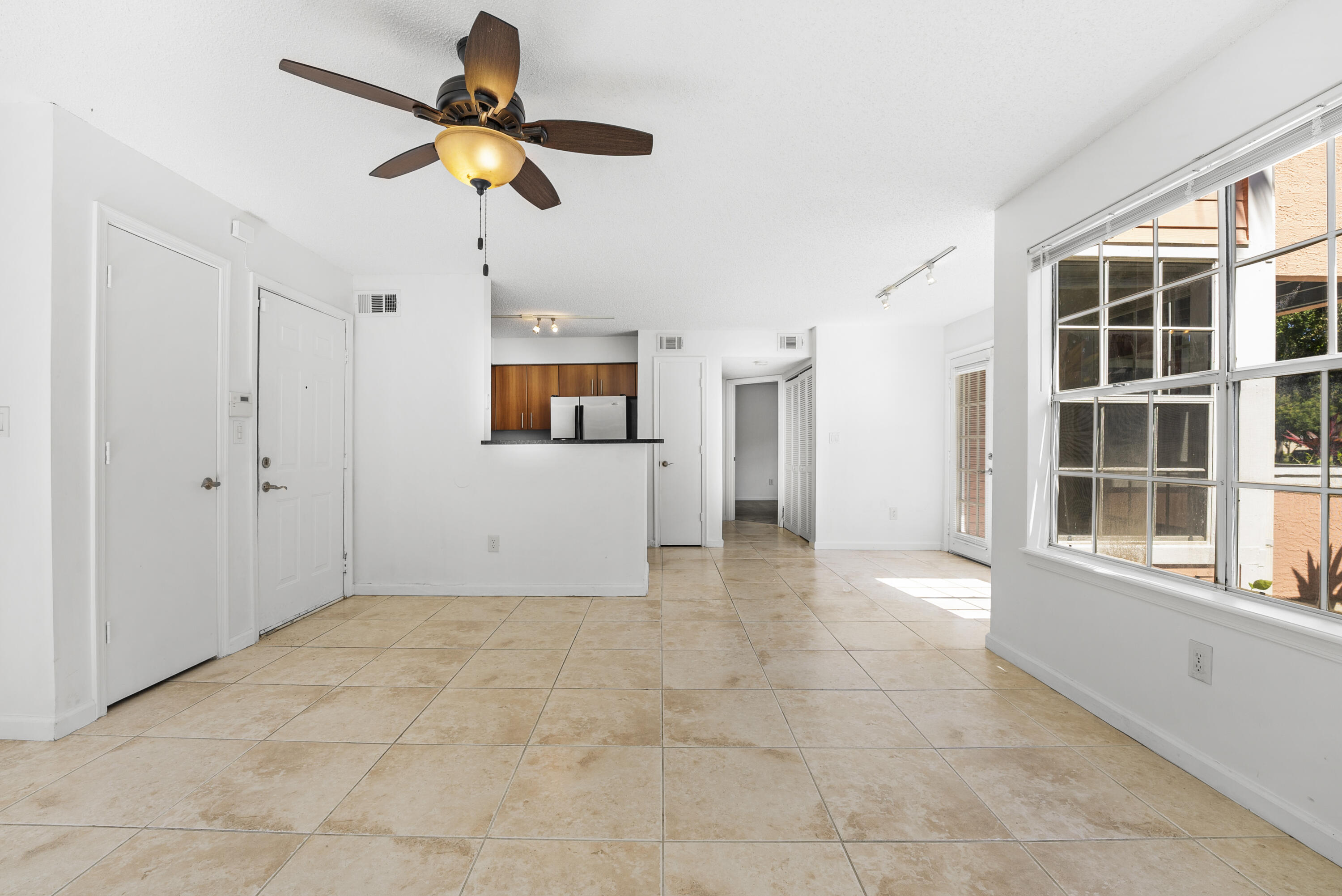 1001 Crystal Way O