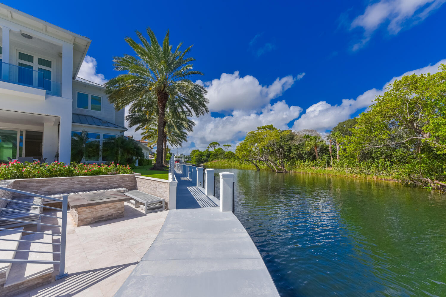 551 NE Waterway Lane