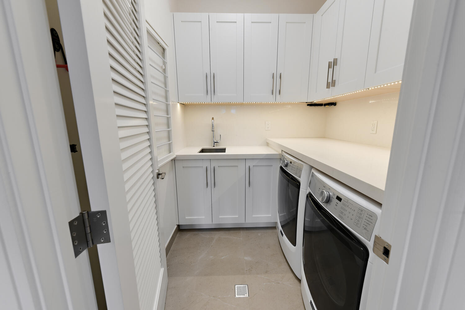 551 NE Waterway Lane