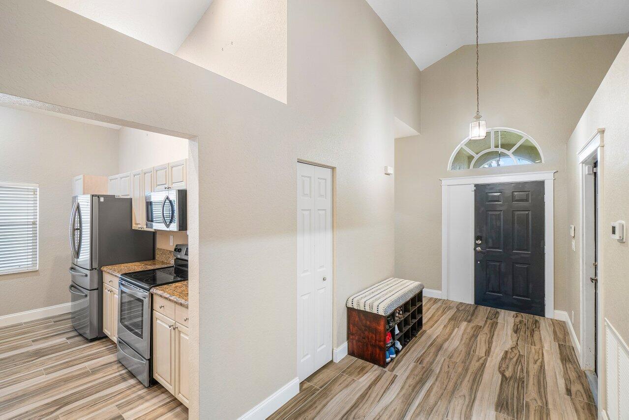 7706 Hoffy Circle