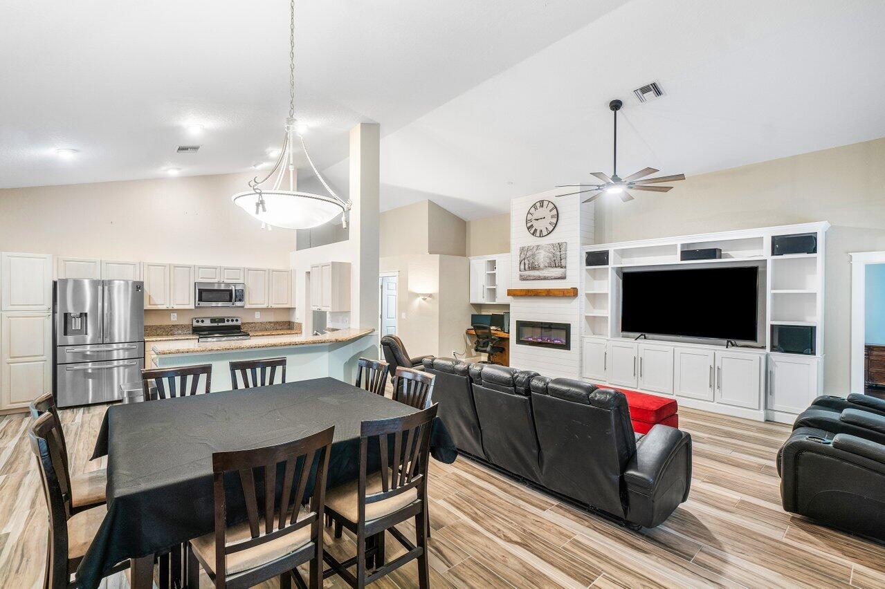 7706 Hoffy Circle
