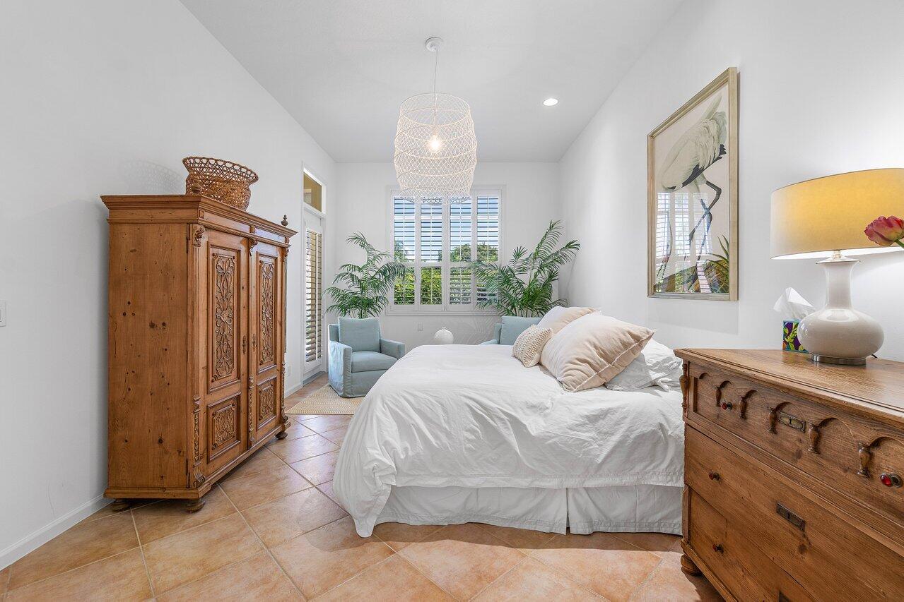 5151 Ventura Drive