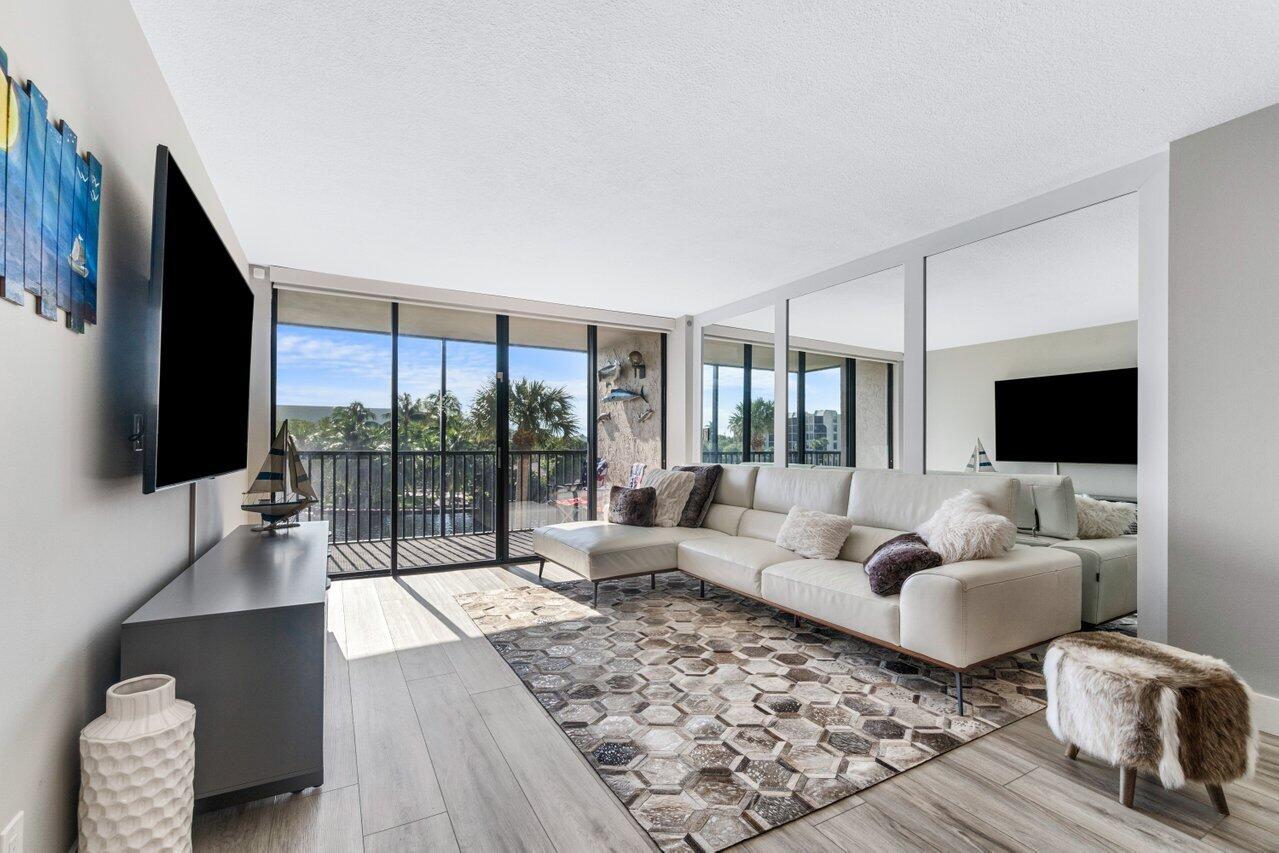 13 Royal Palm Way Unit 301