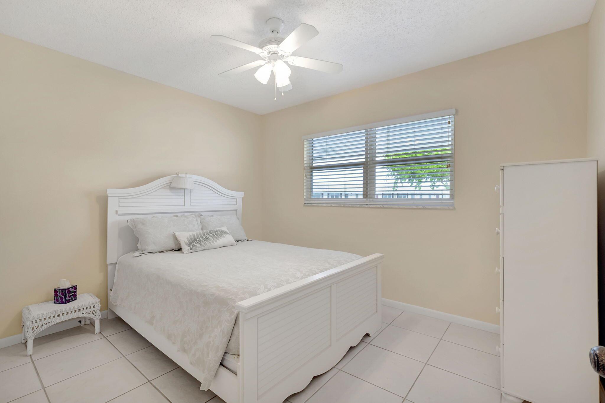 1112 Lake Terrace 202