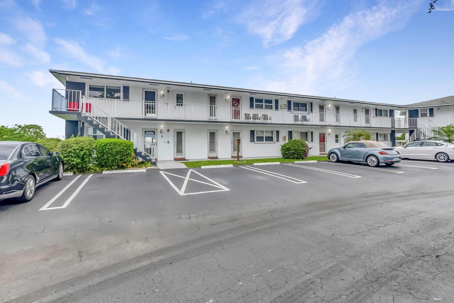 1112 Lake Terrace 202