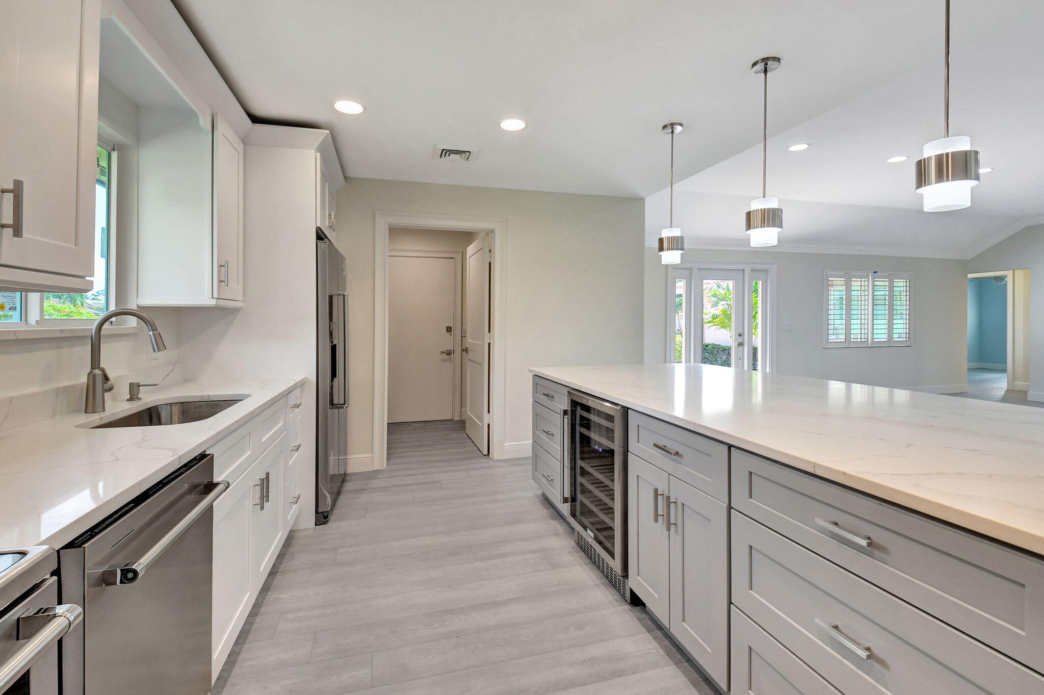 11601 N Lake Drive 10 Garden