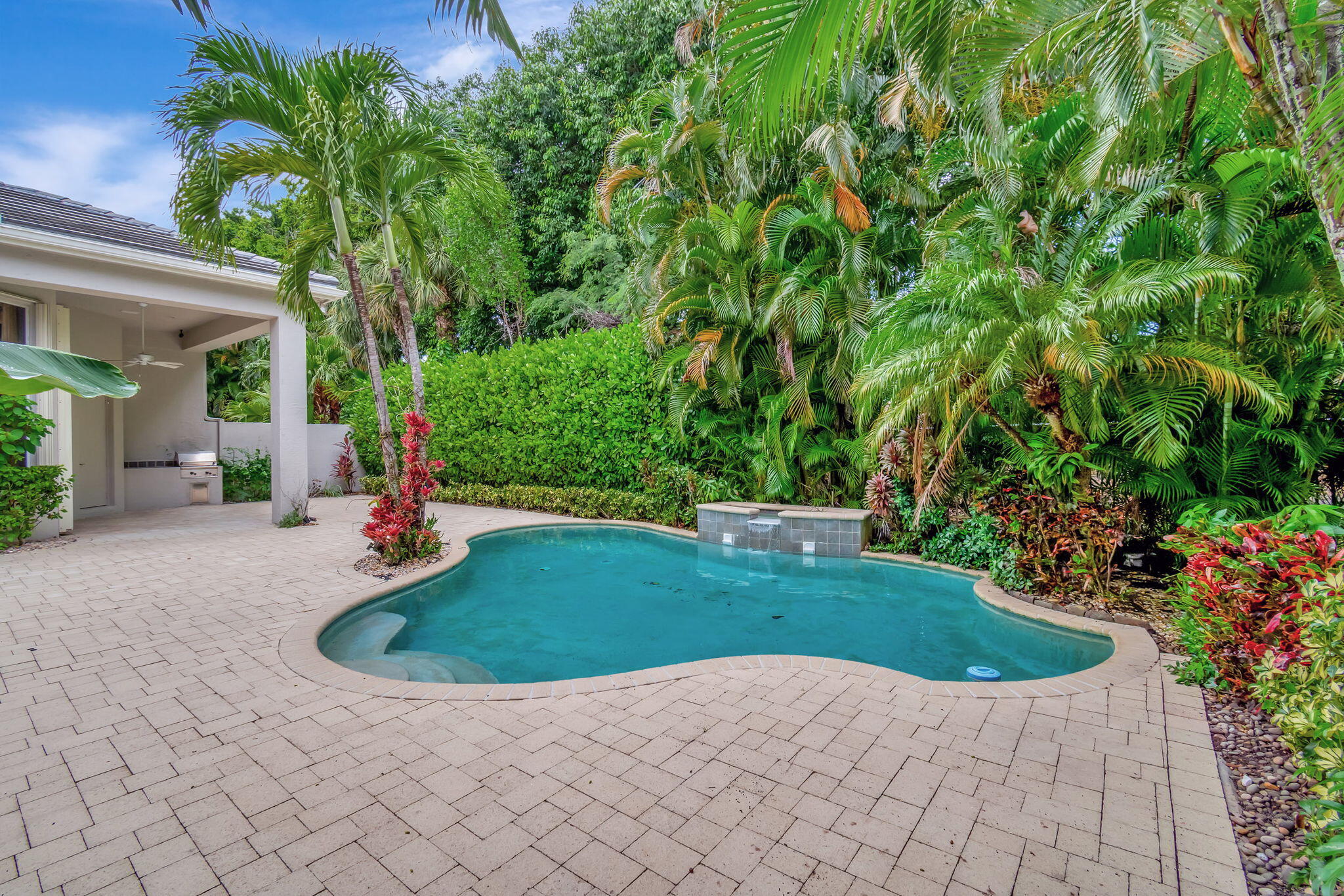 16332 Bristol Pointe Drive