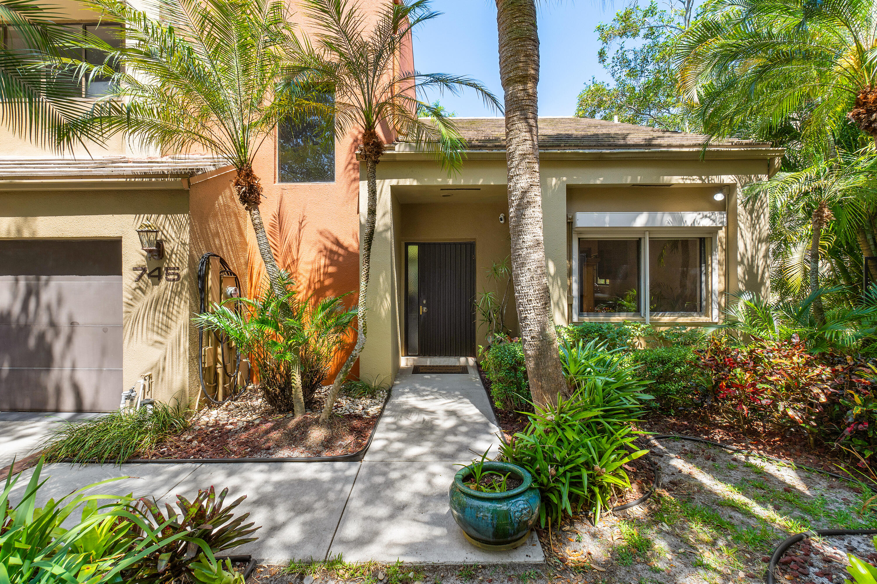 745 St Albans Drive