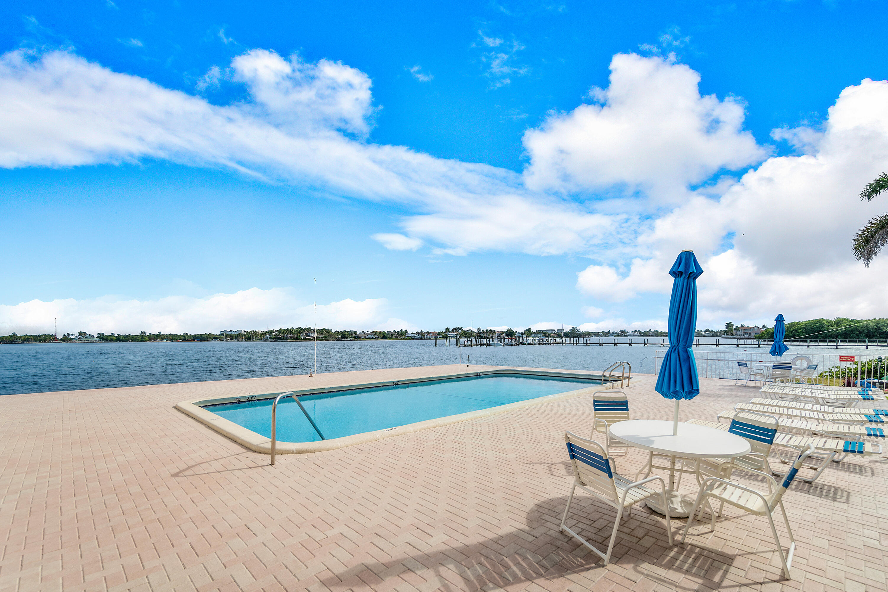1820 New Palm Way 405